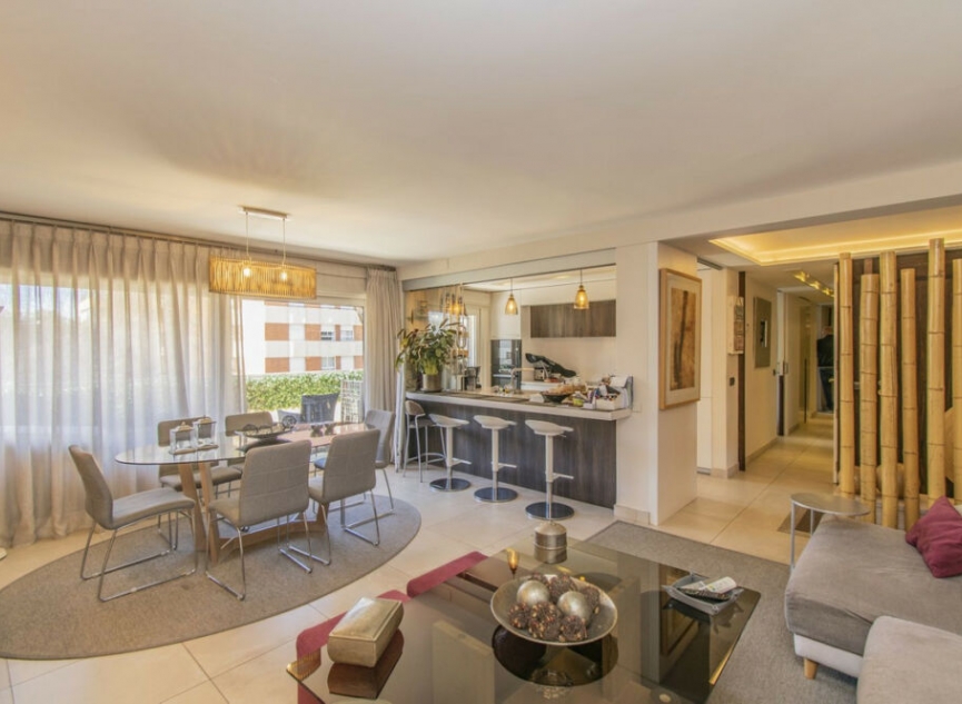 Resale - Apartment -
Marbella