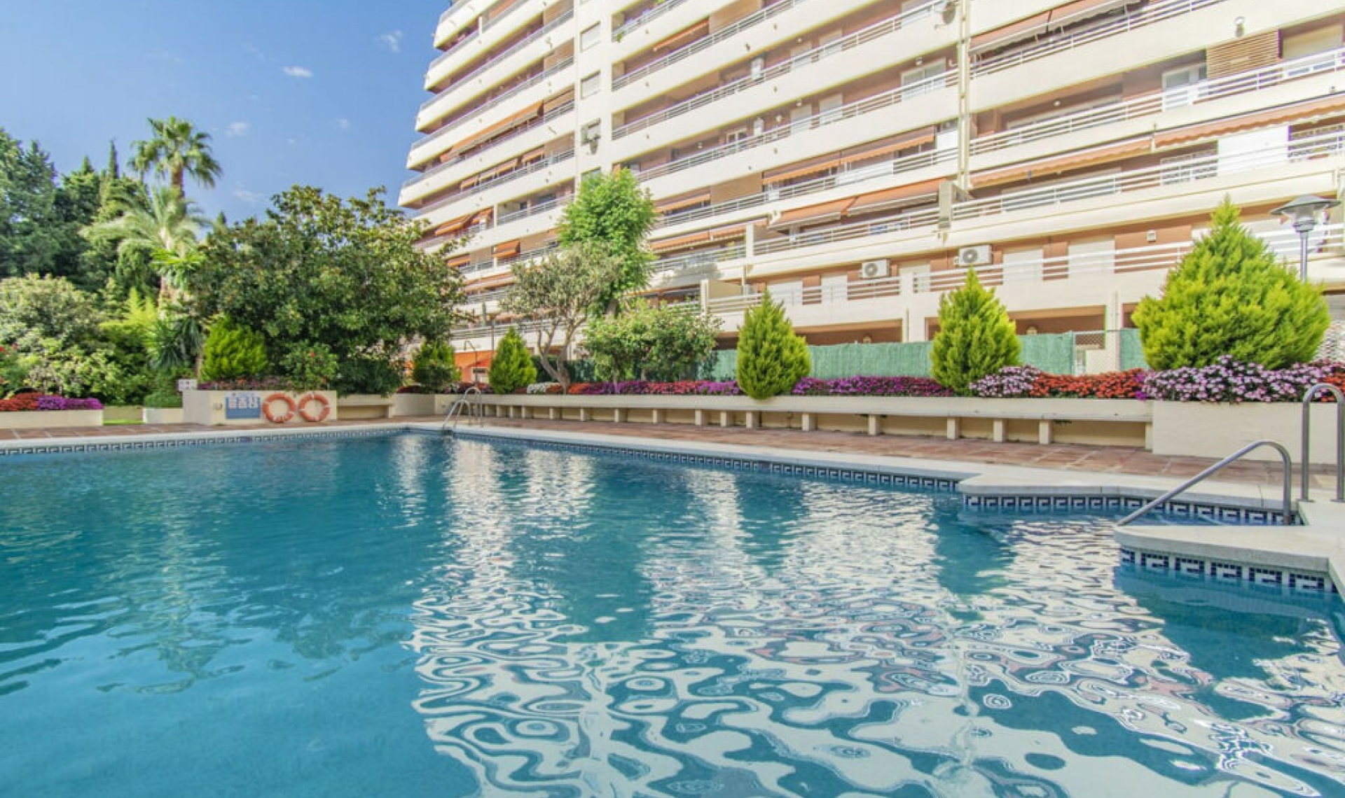 Resale - Apartment -
Marbella