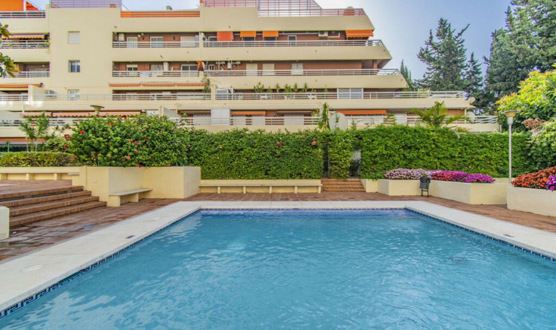 Resale - Apartment -
Marbella