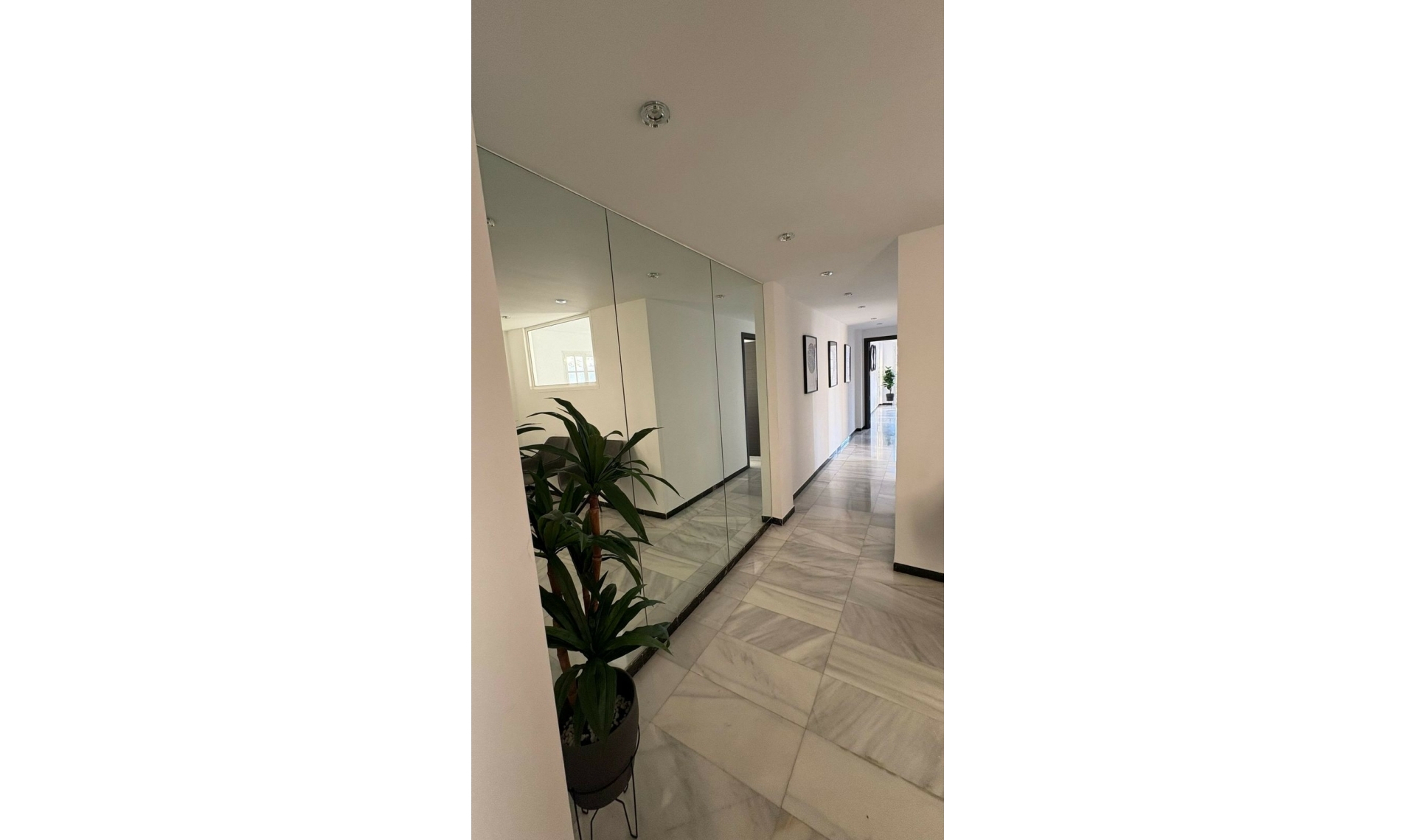 Resale - Apartment -
Marbella