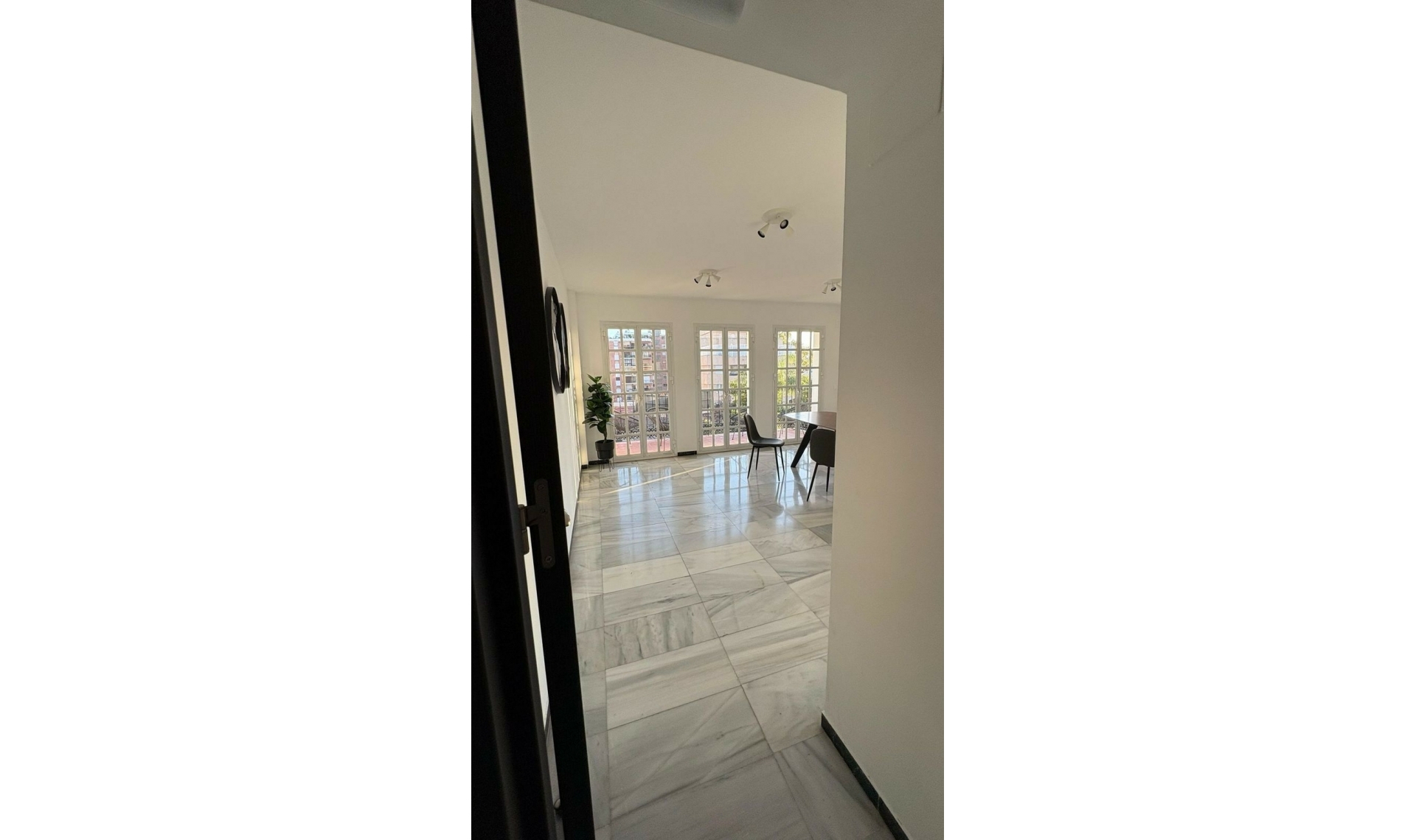 Resale - Apartment -
Marbella