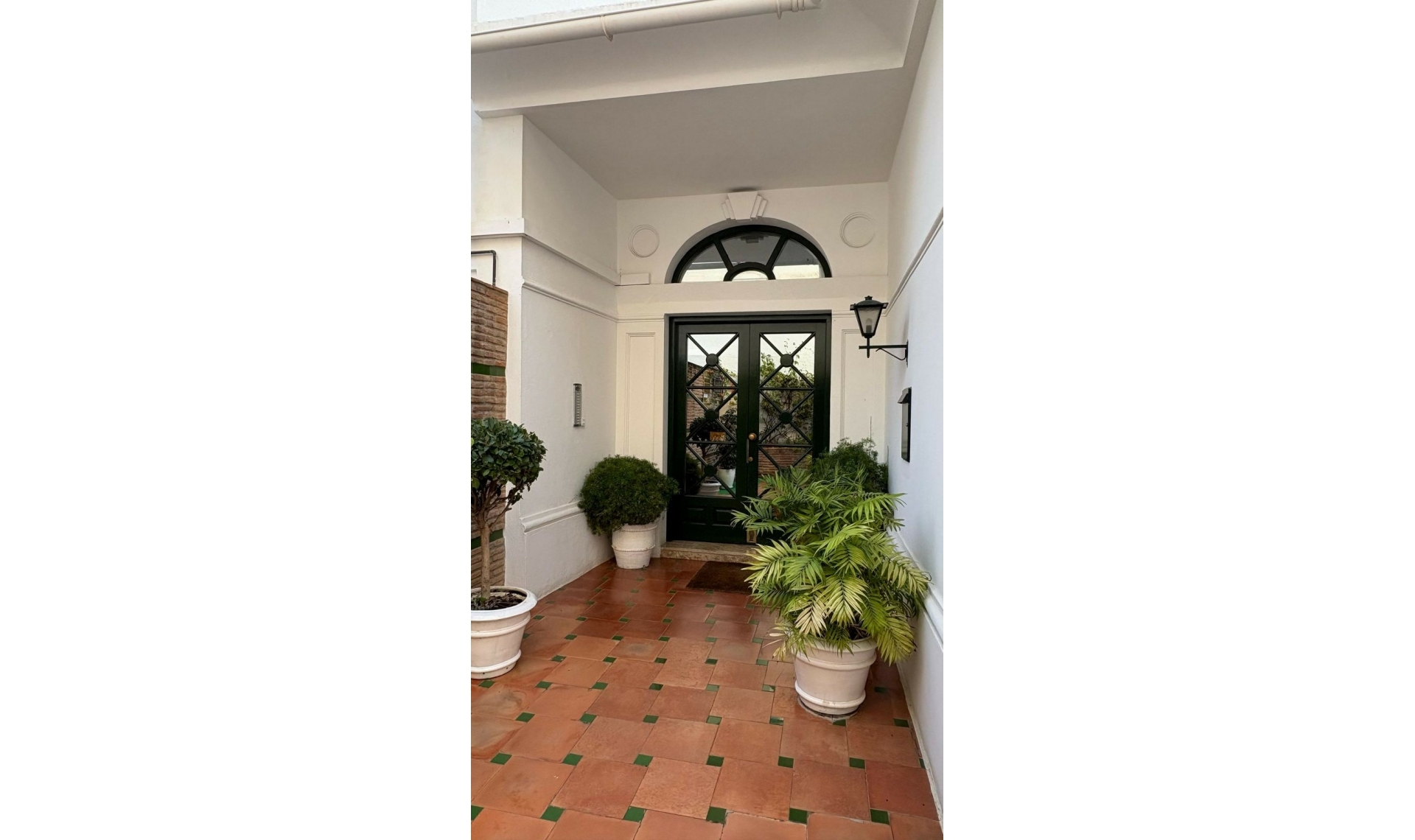 Resale - Apartment -
Marbella
