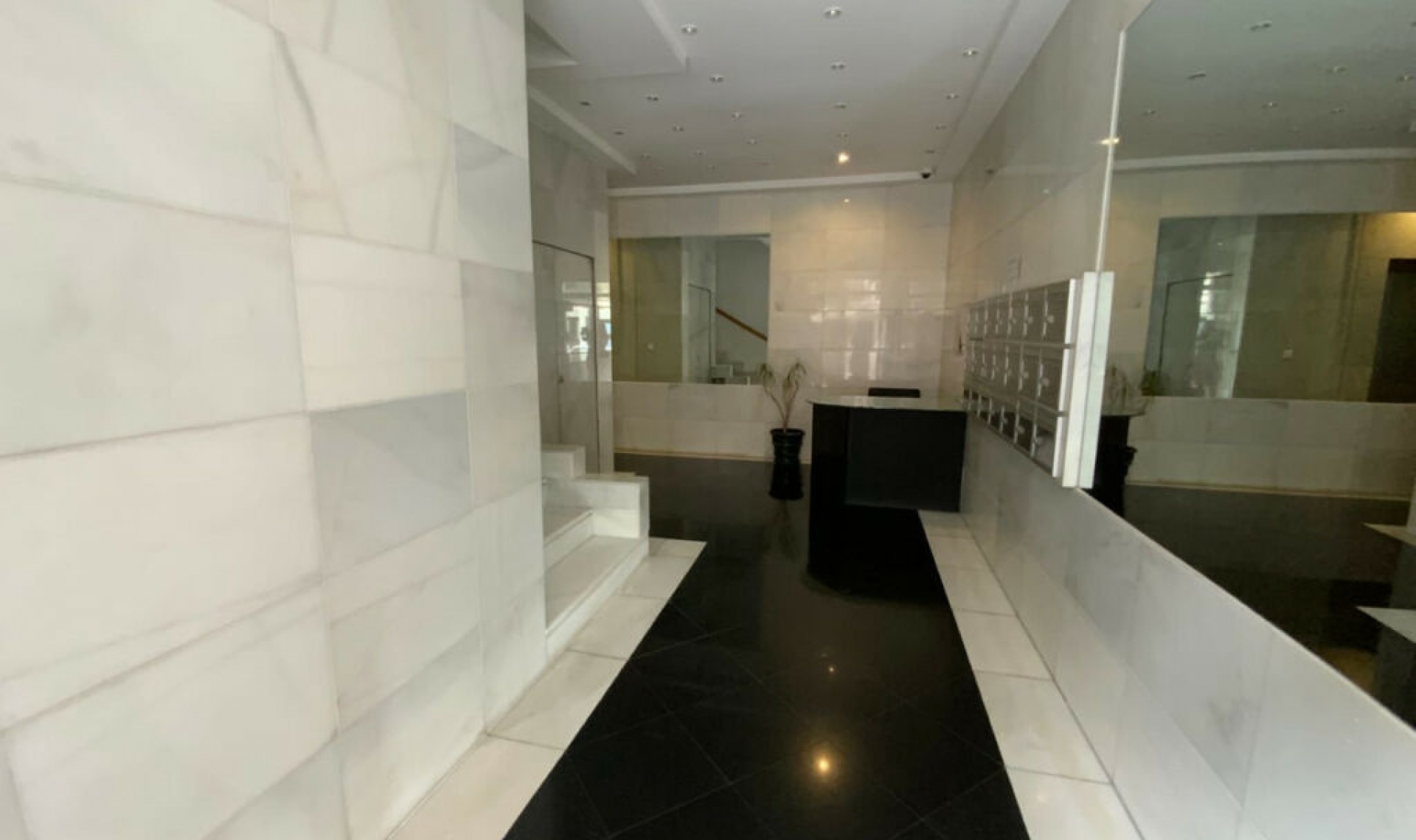 Resale - Apartment -
Marbella