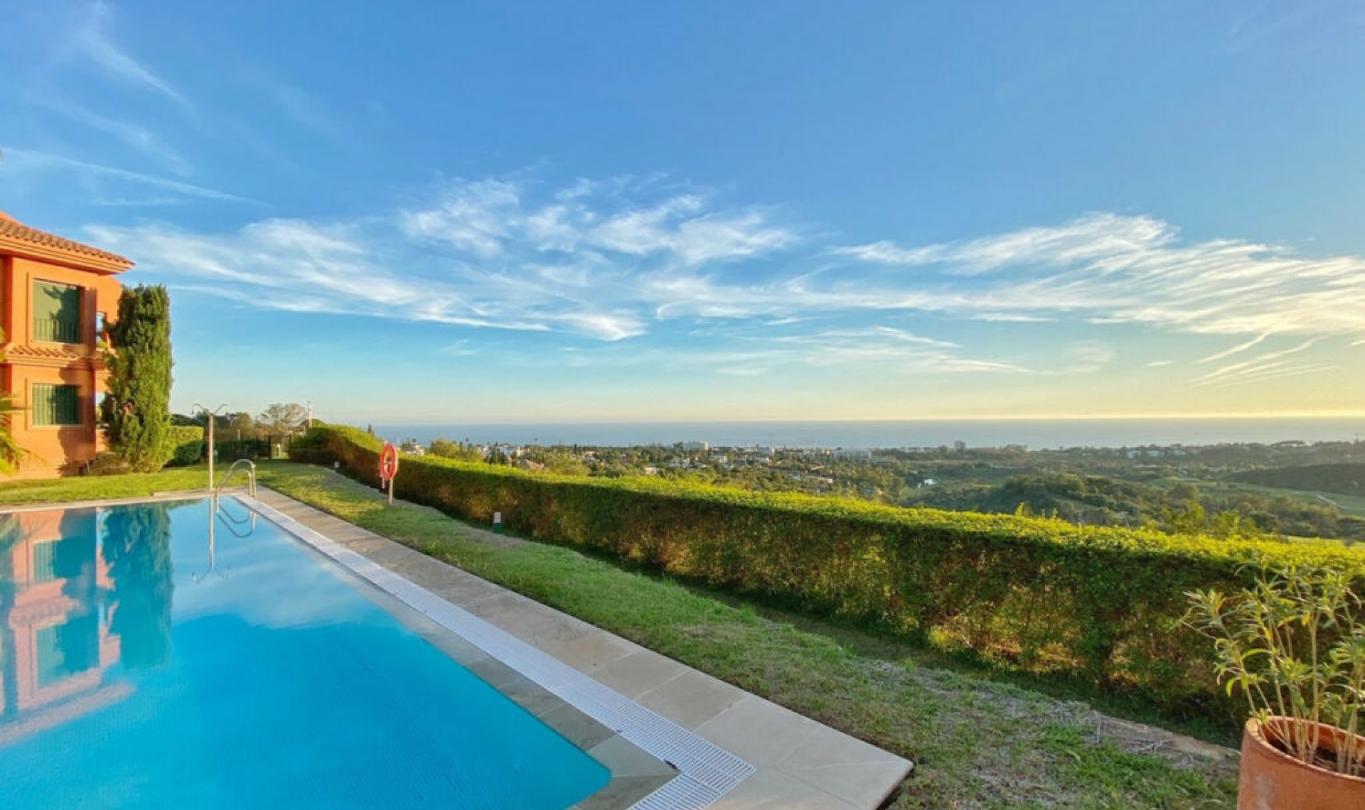 Resale - Apartment -
Marbella