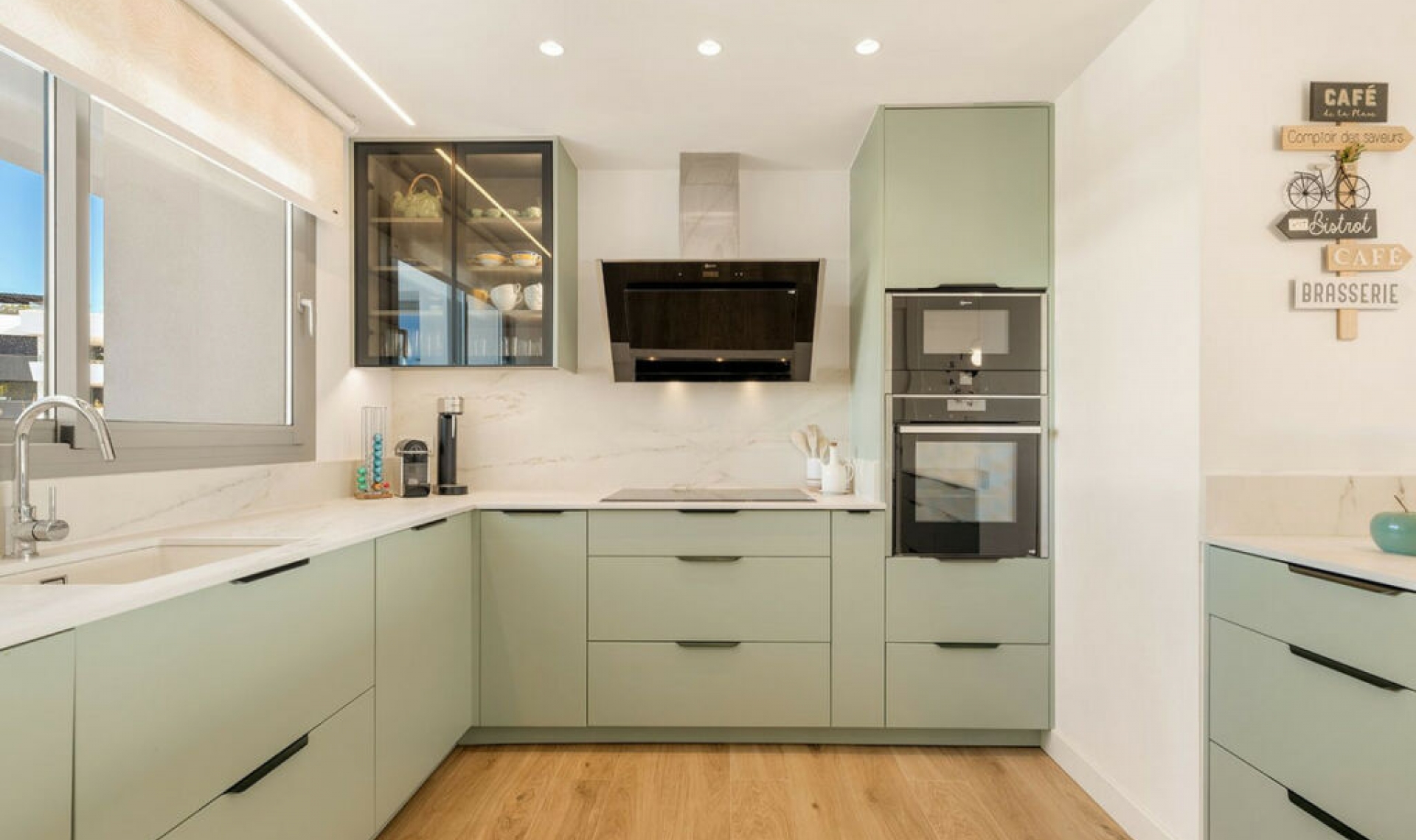 Resale - Apartment -
Marbella