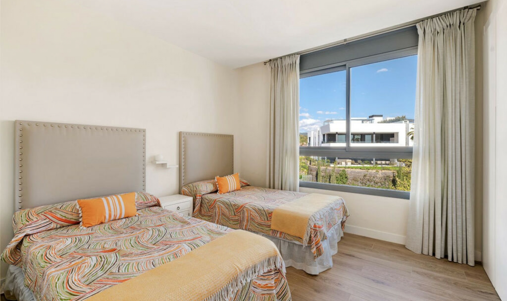 Resale - Apartment -
Marbella