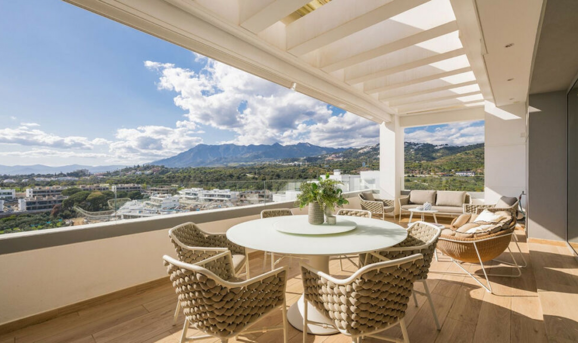 Resale - Apartment -
Marbella