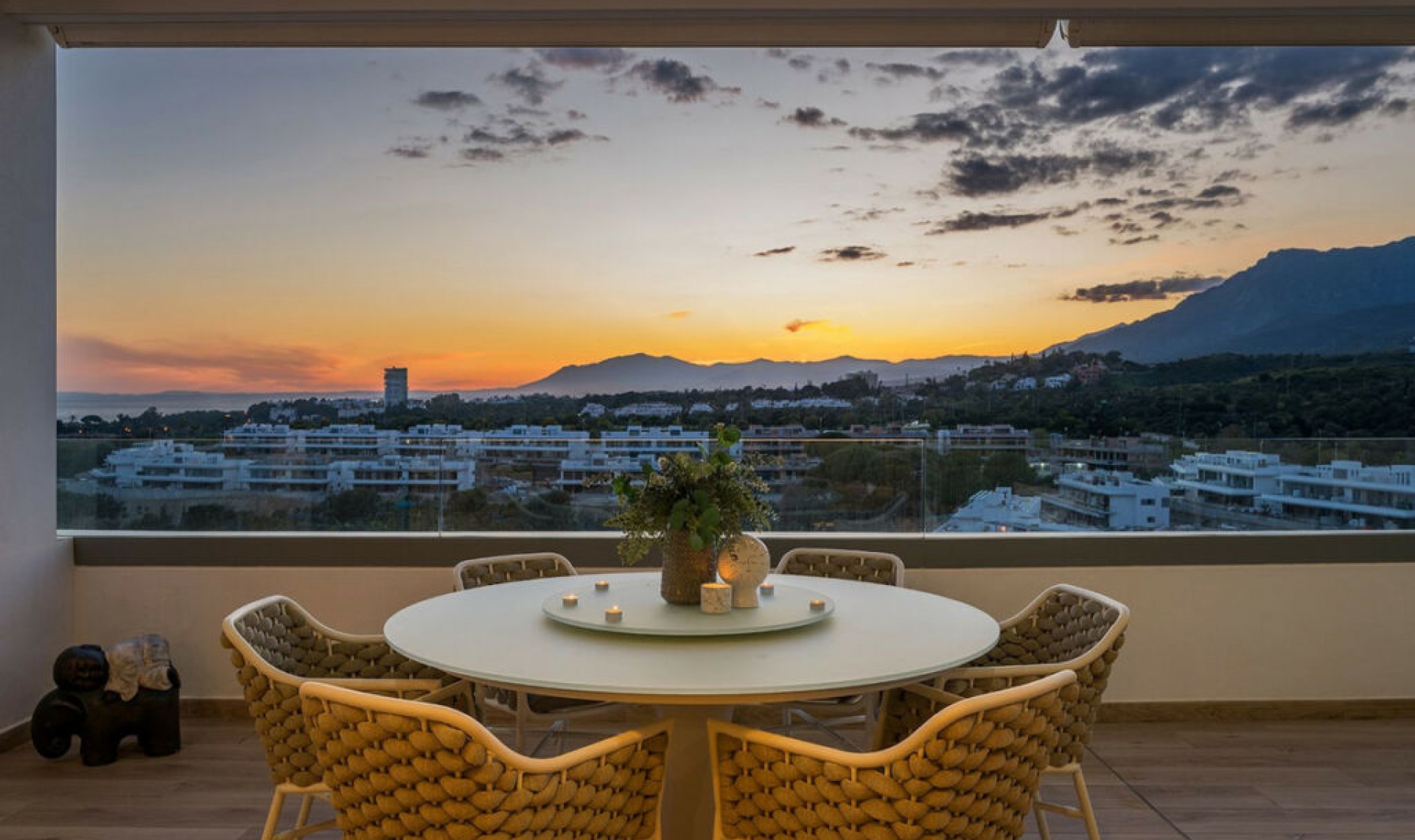 Resale - Apartment -
Marbella