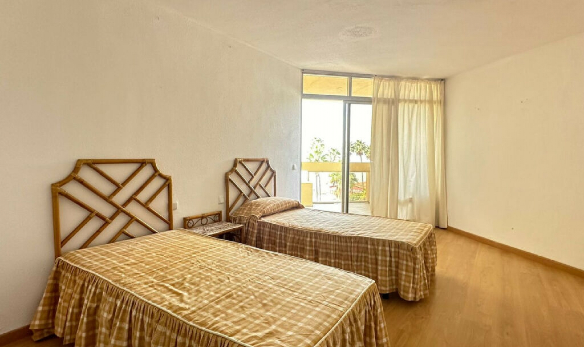 Resale - Apartment -
Marbella