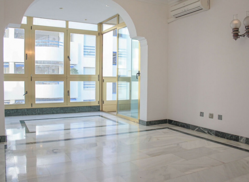 Resale - Apartment -
Marbella