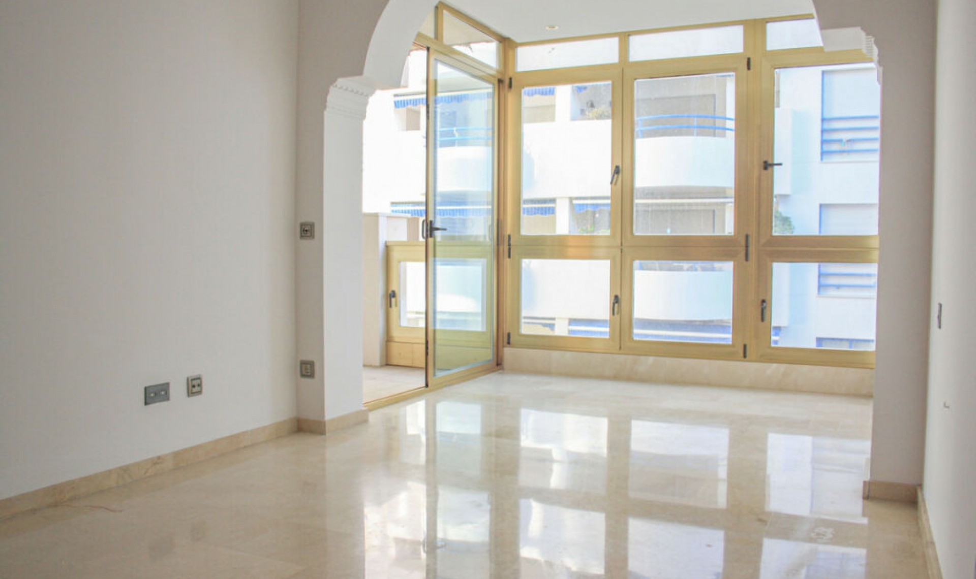 Resale - Apartment -
Marbella