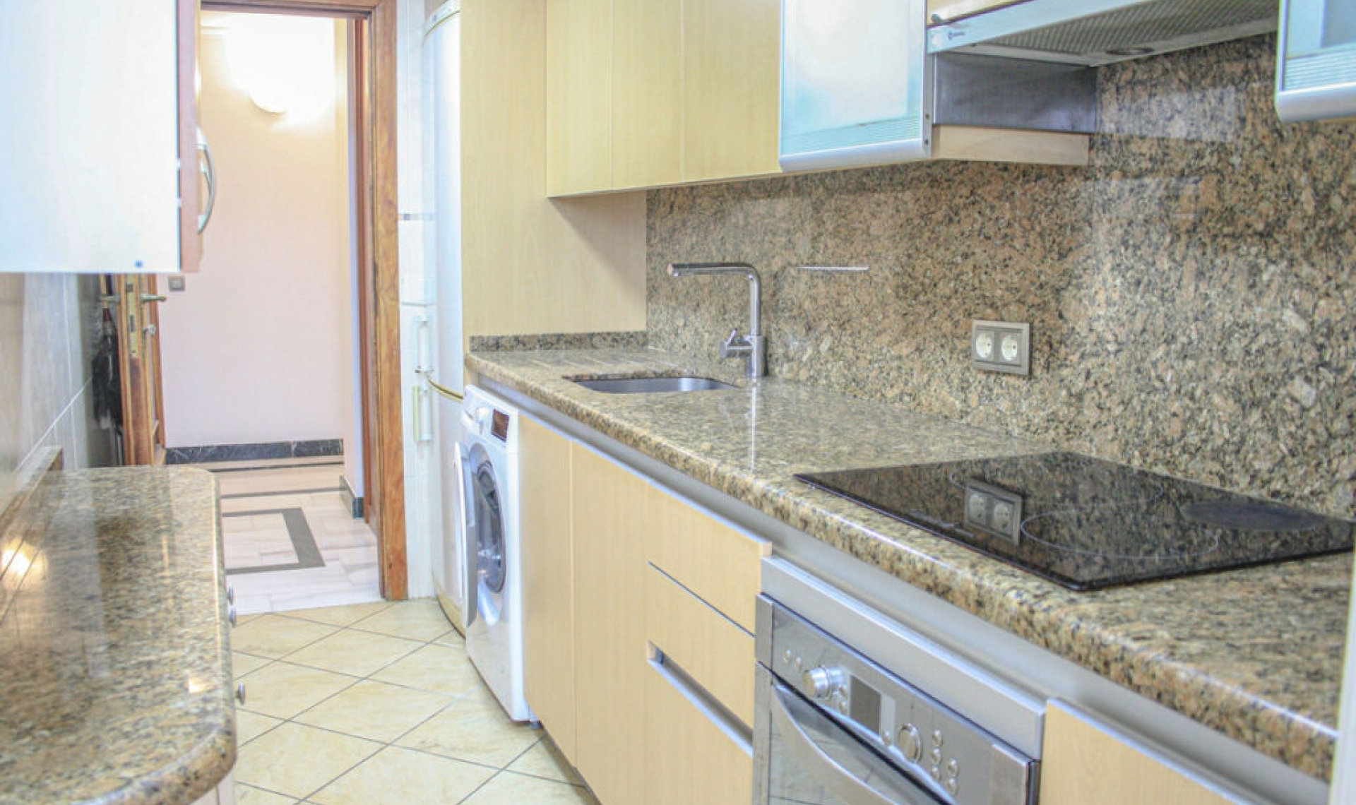 Resale - Apartment -
Marbella