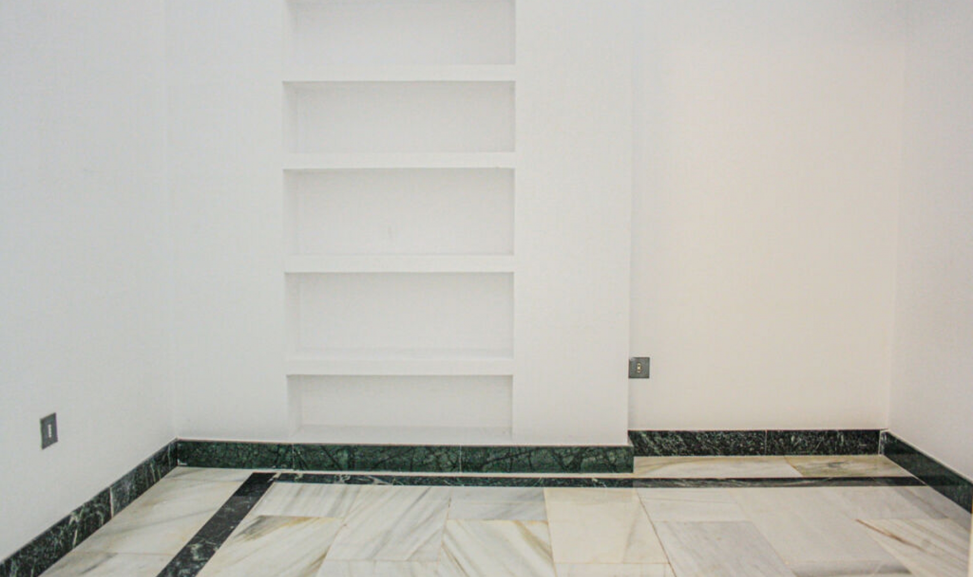 Resale - Apartment -
Marbella