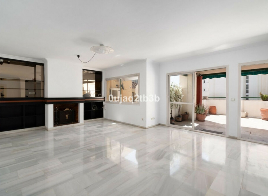 Resale - Apartment -
Marbella