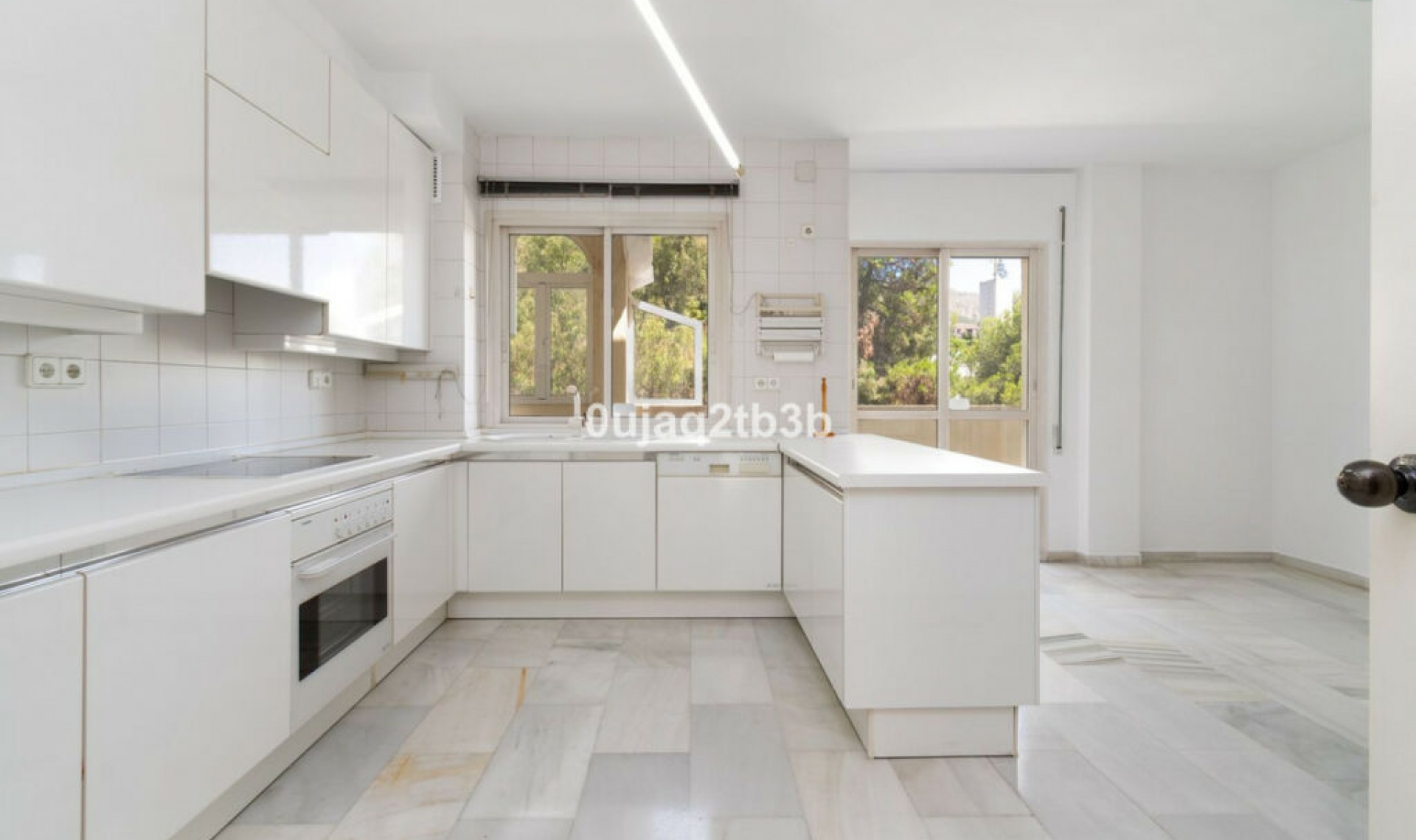 Resale - Apartment -
Marbella