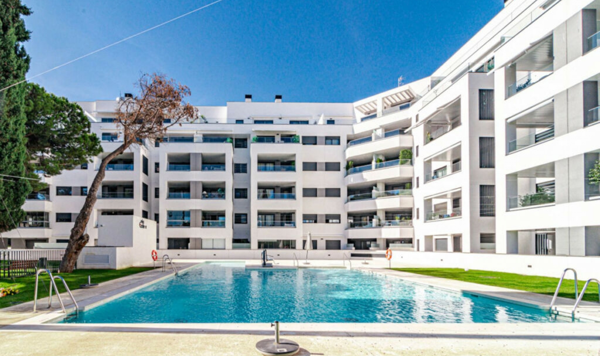 Resale - Apartment -
Marbella