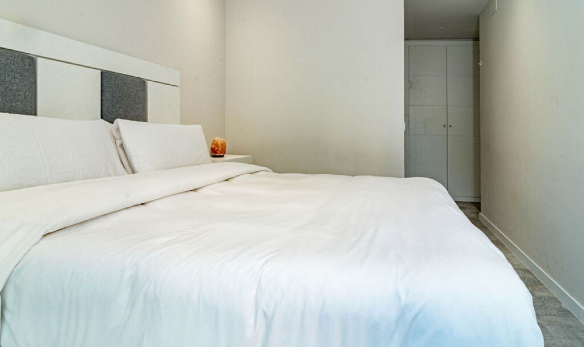 Resale - Apartment -
Marbella