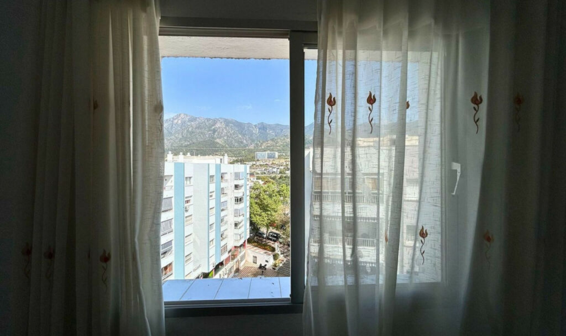 Resale - Apartment -
Marbella