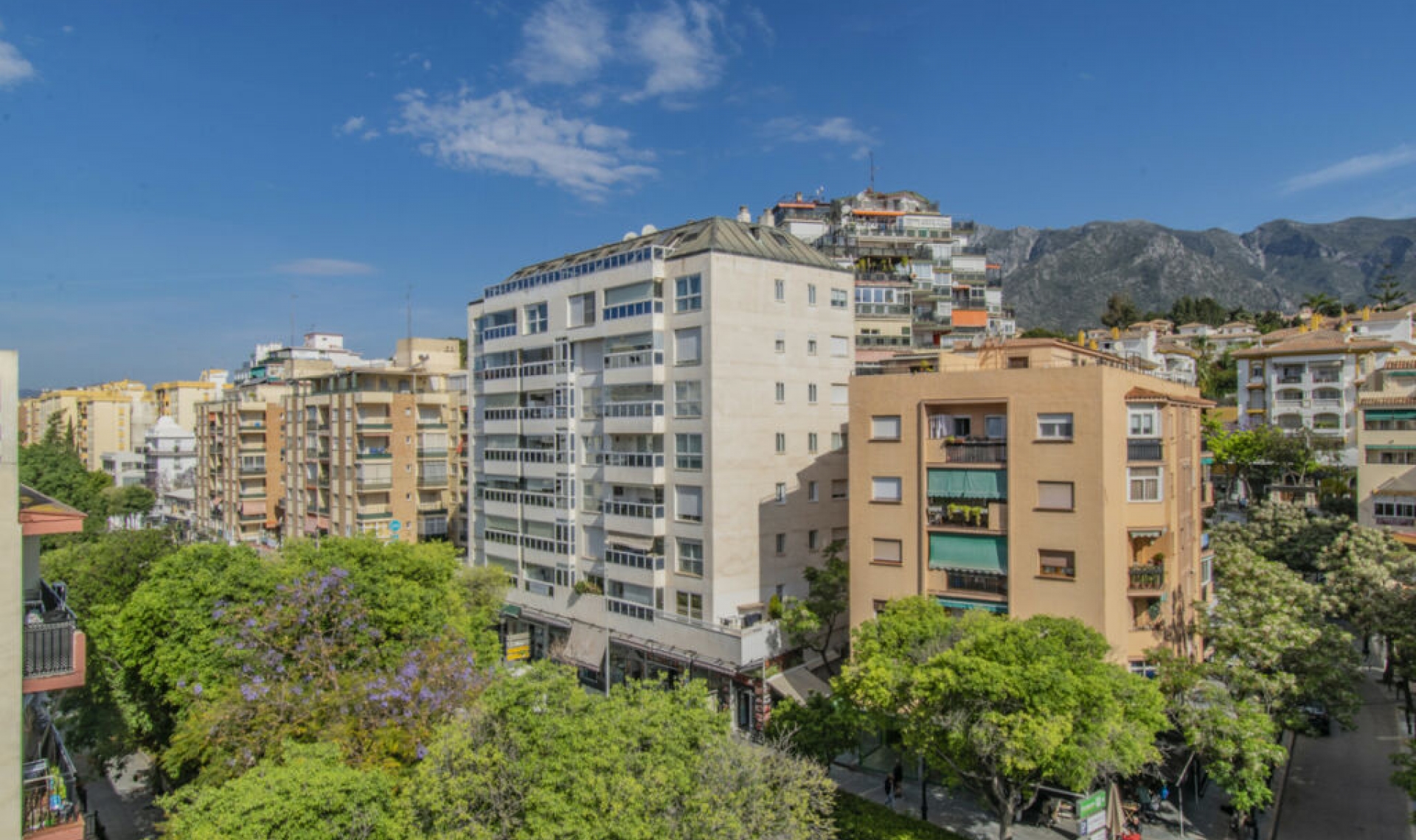 Resale - Apartment -
Marbella