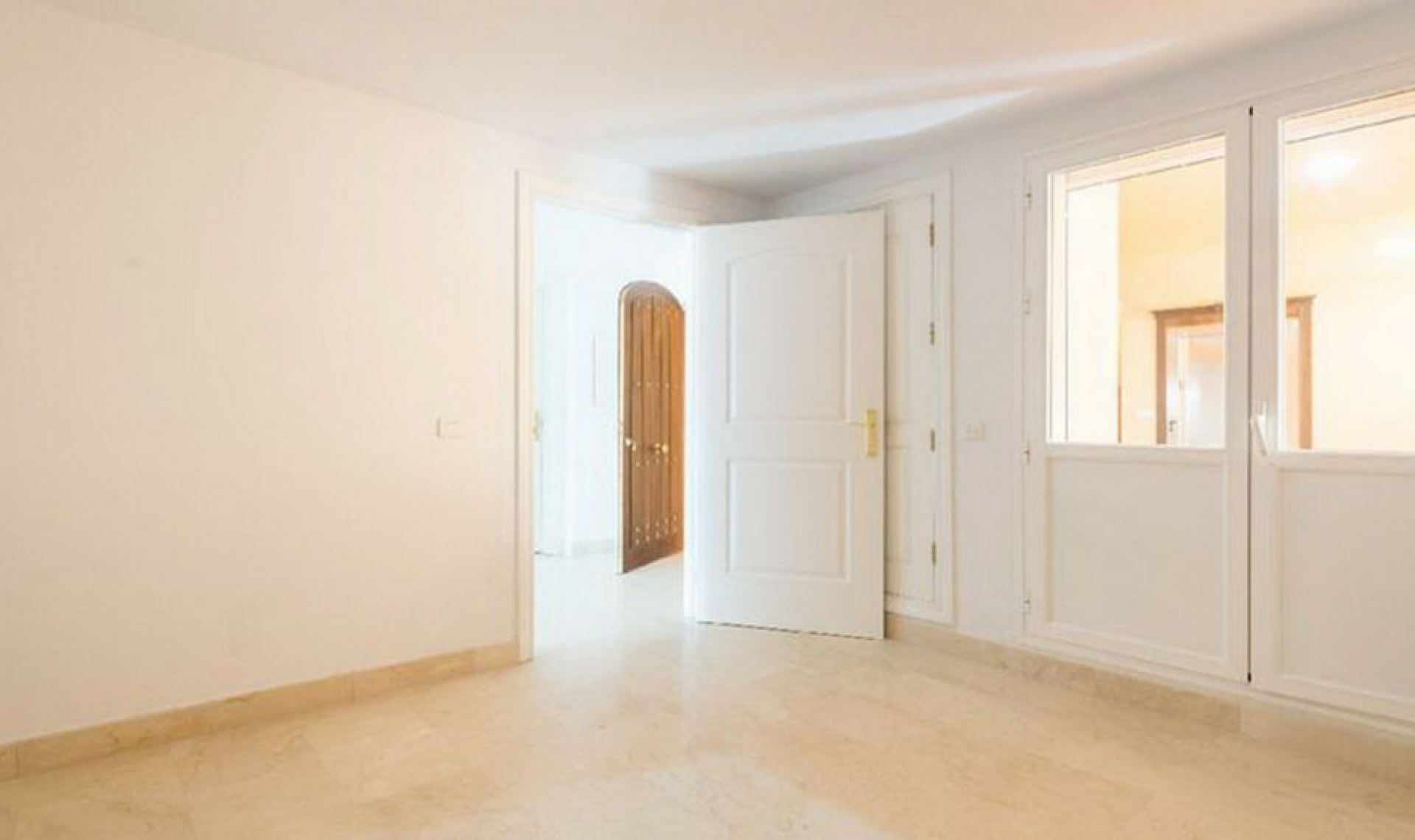 Resale - Apartment -
Marbella
