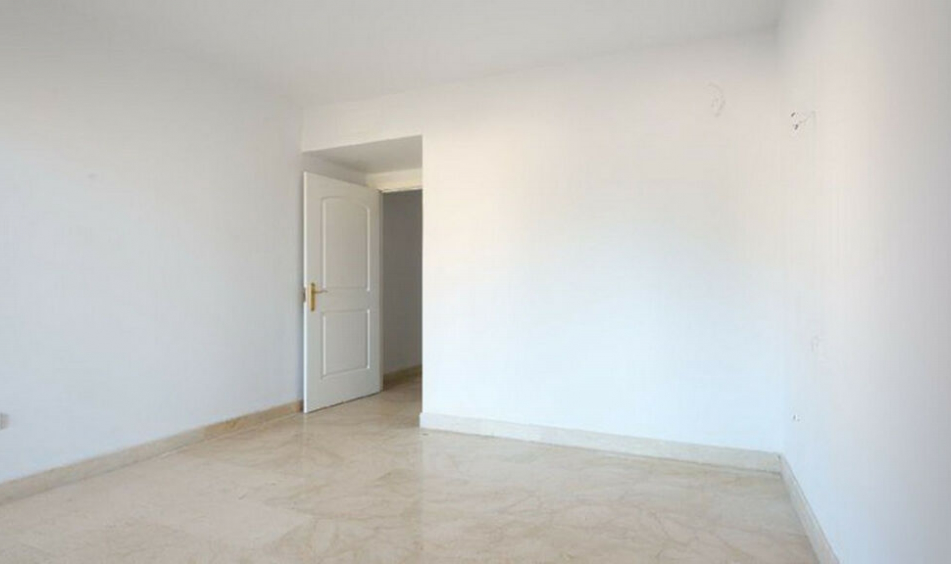 Resale - Apartment -
Marbella