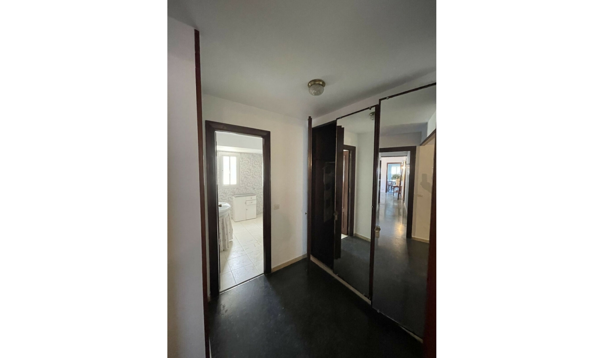 Resale - Apartment -
Marbella