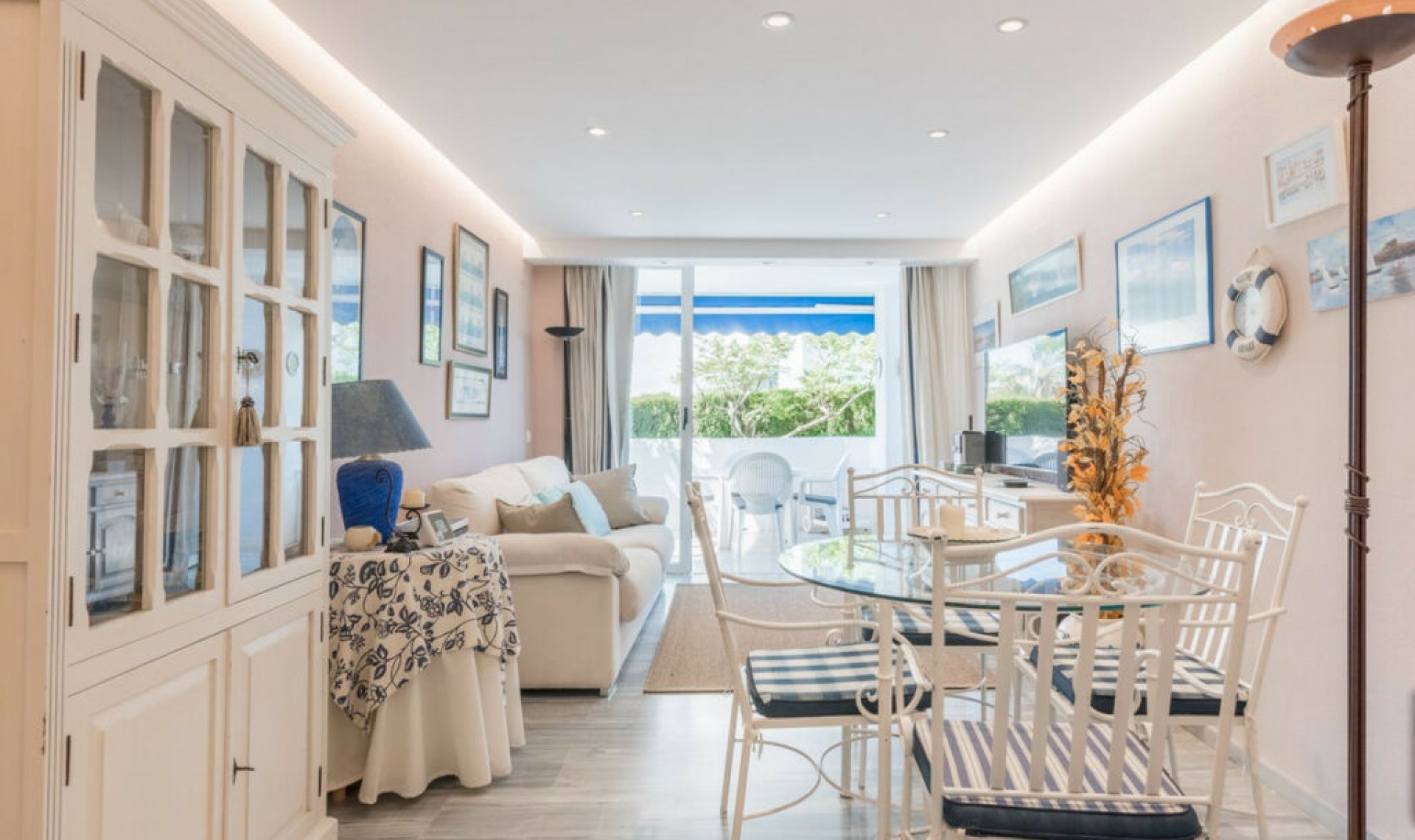 Resale - Apartment -
Marbella