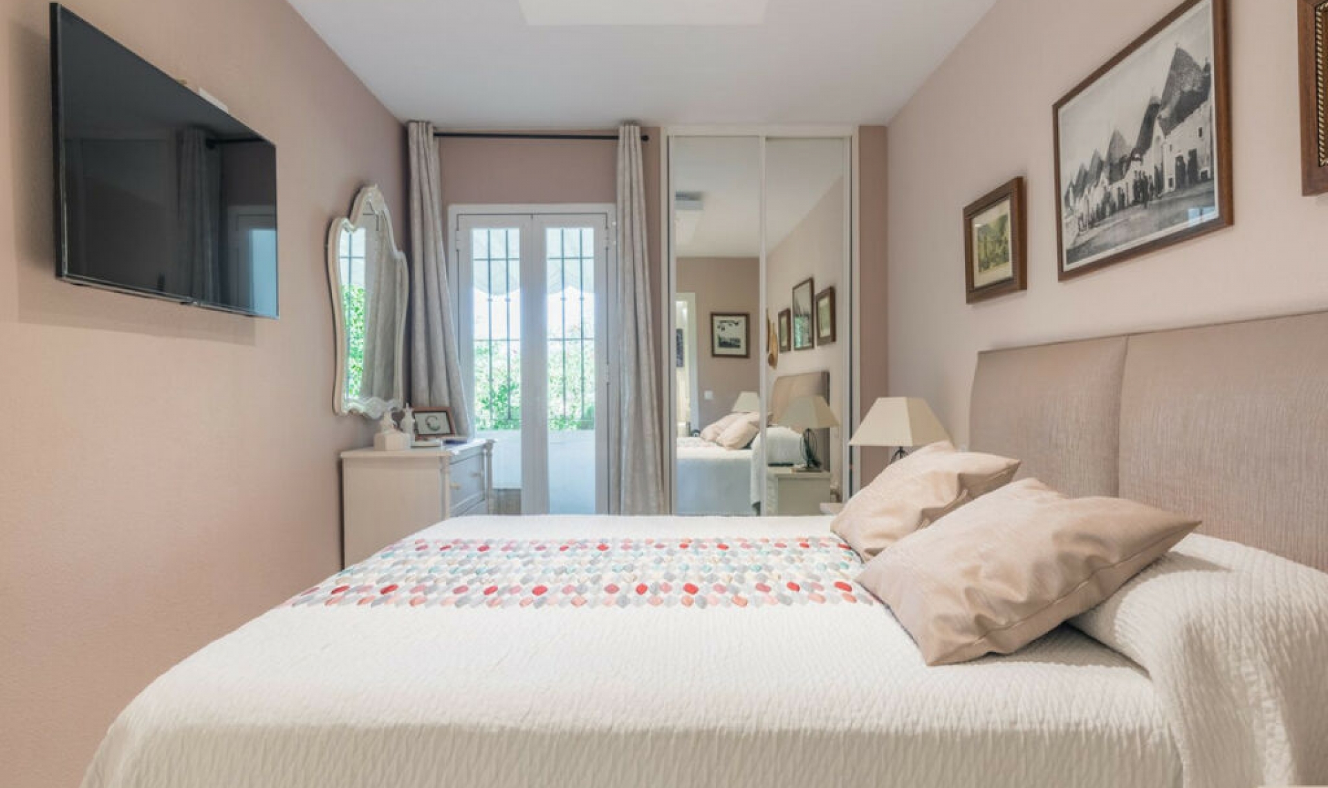 Resale - Apartment -
Marbella