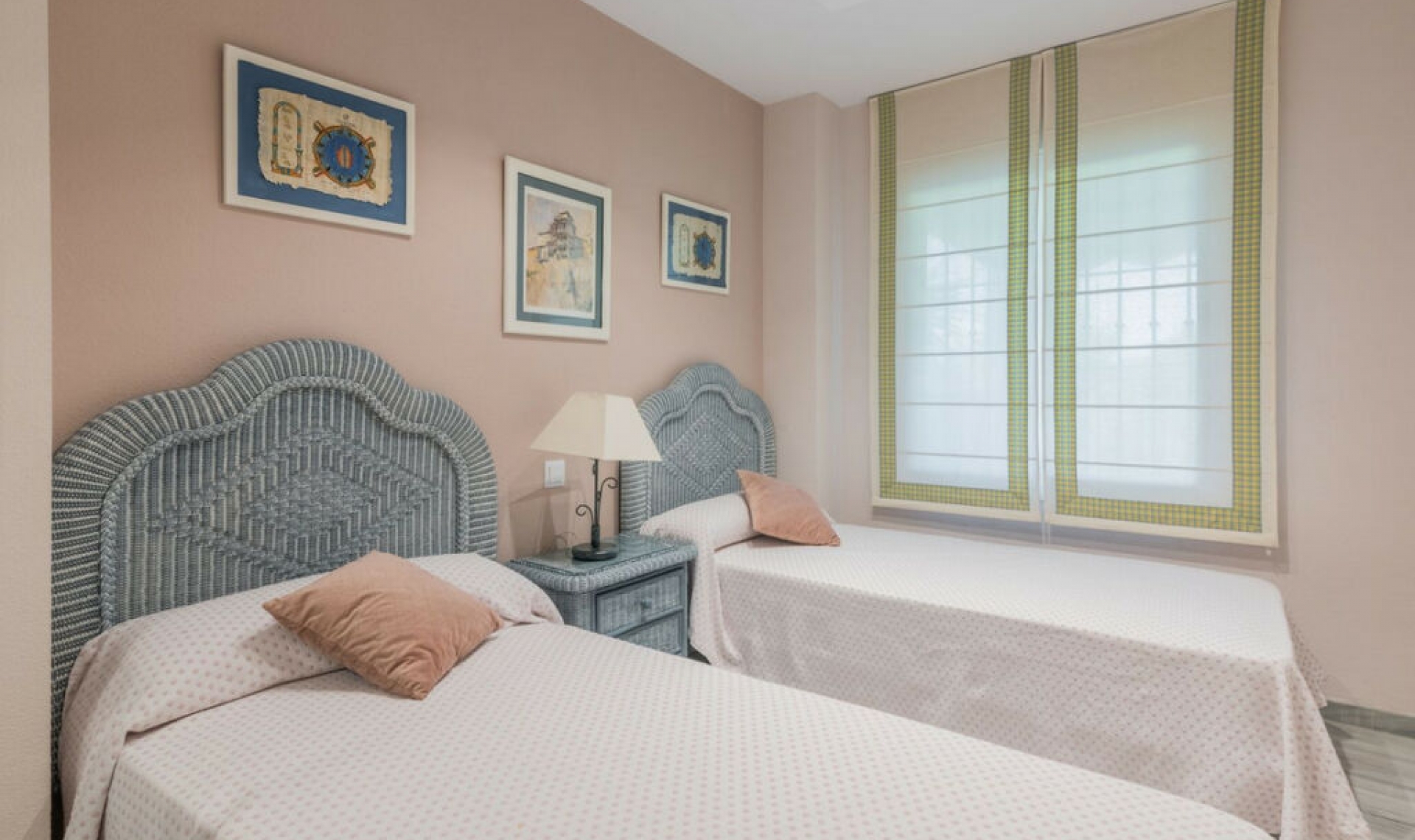 Resale - Apartment -
Marbella