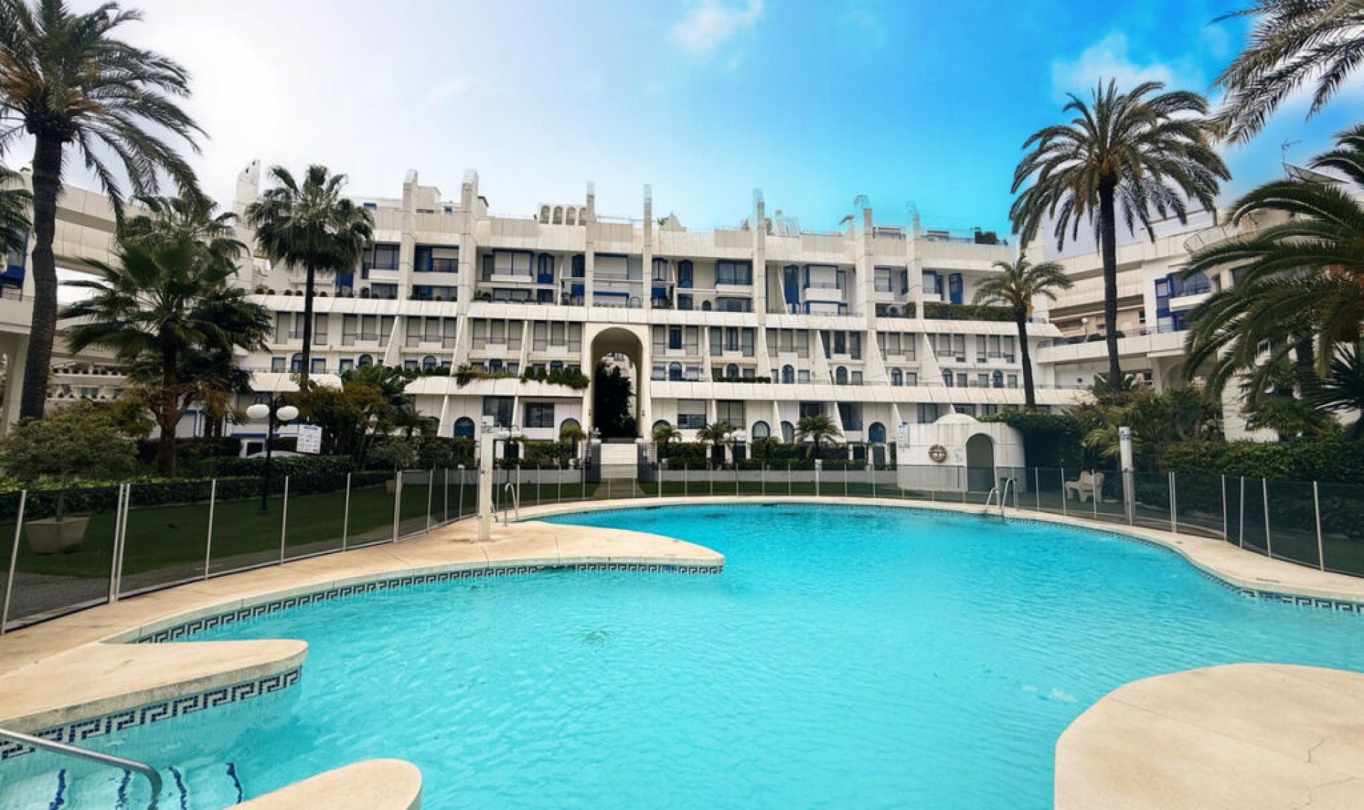 Resale - Apartment -
Marbella