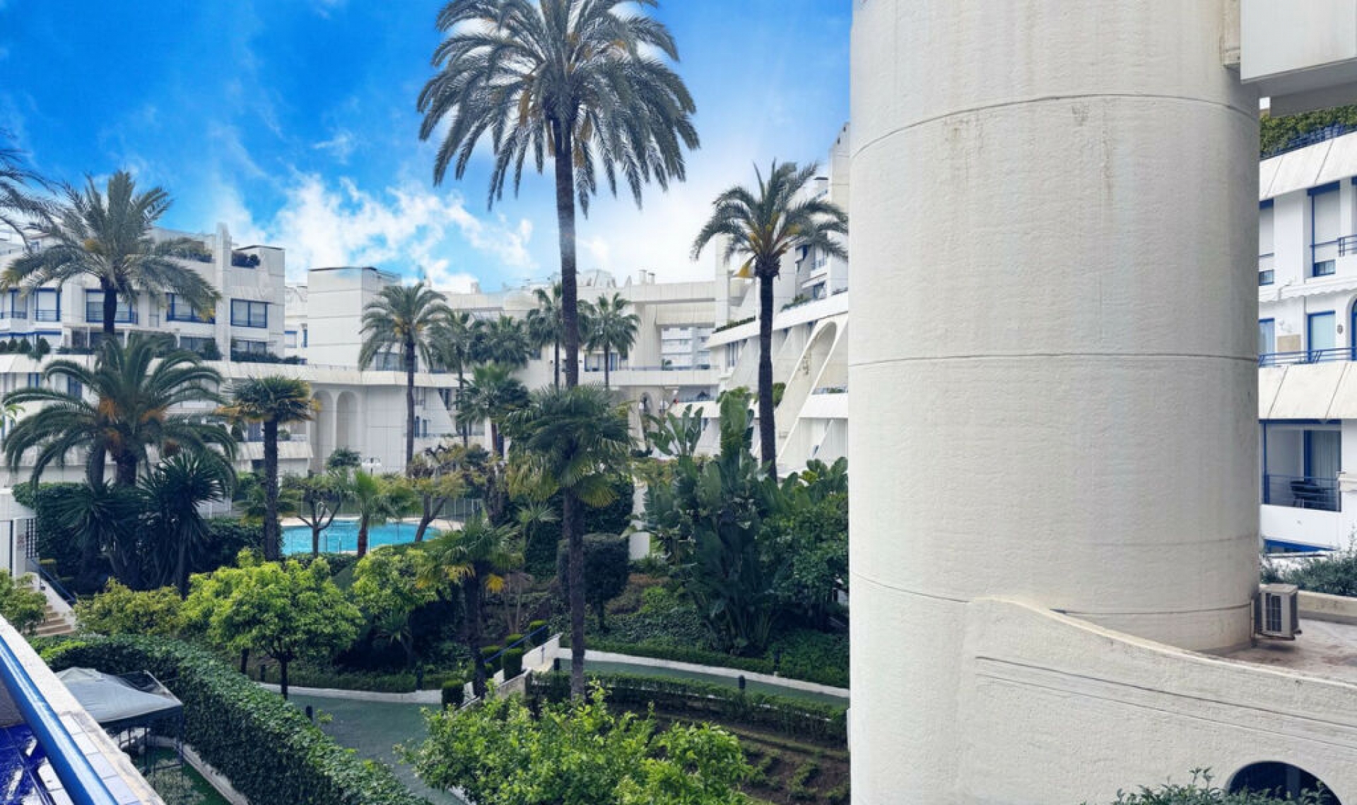 Resale - Apartment -
Marbella