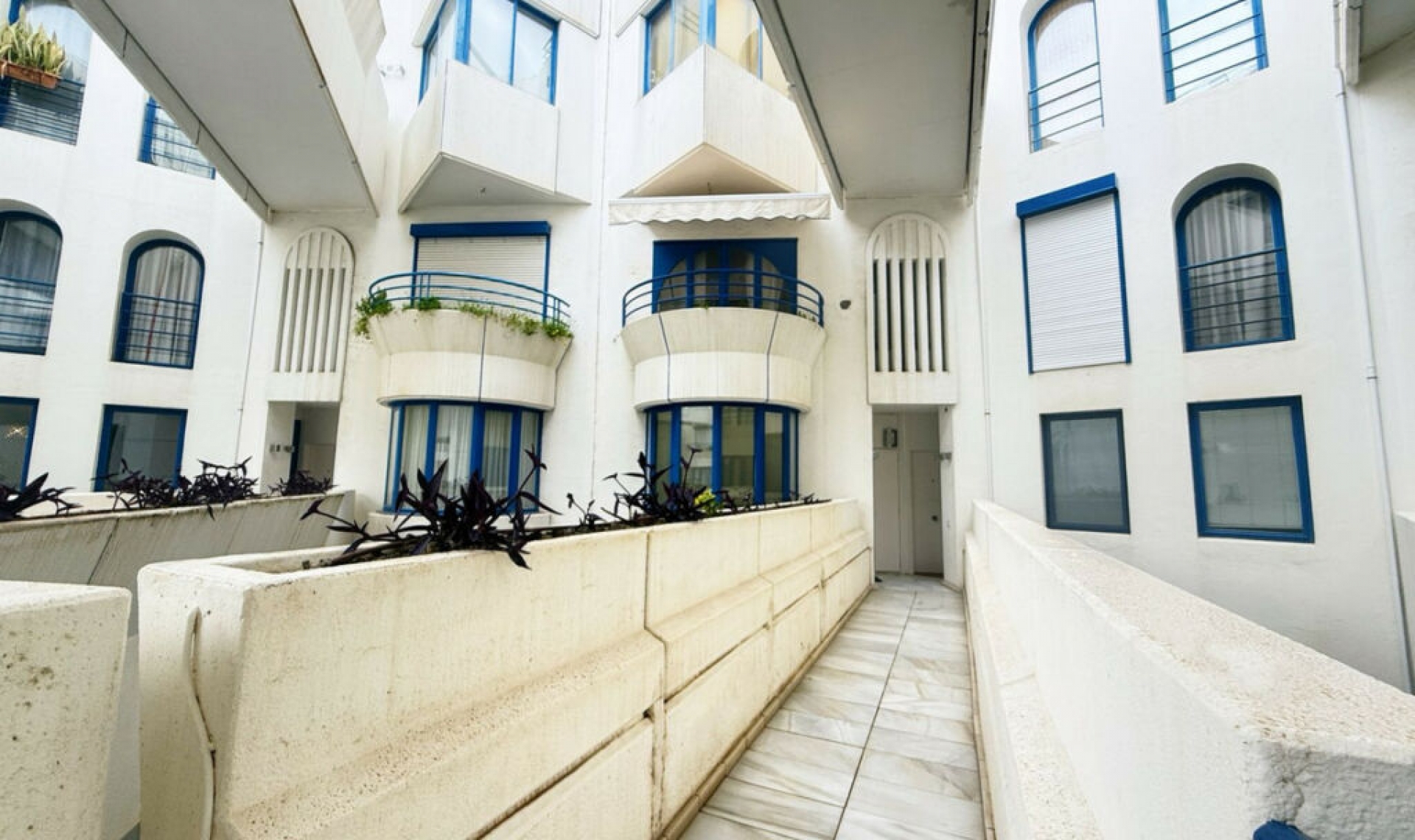 Resale - Apartment -
Marbella