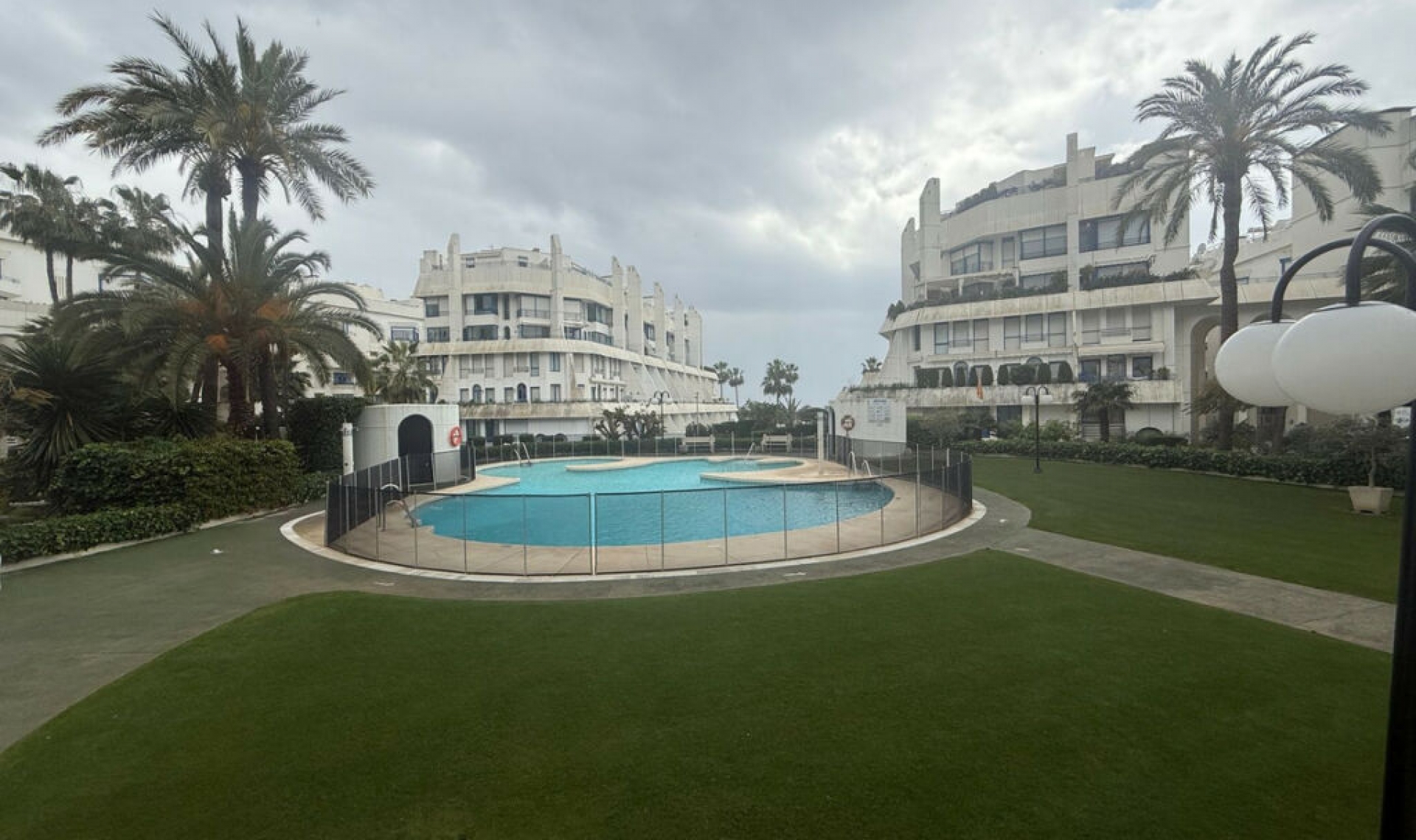 Resale - Apartment -
Marbella