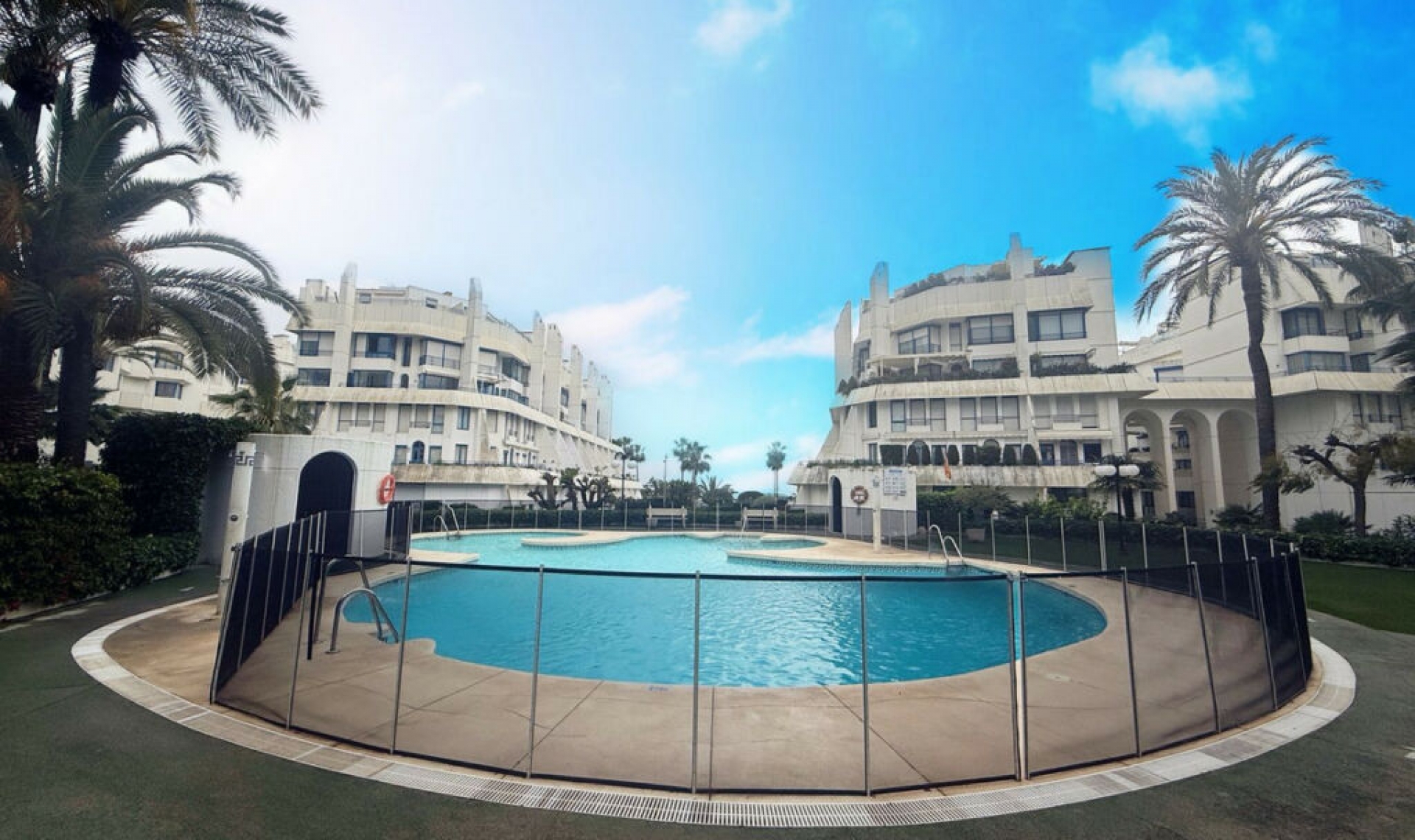 Resale - Apartment -
Marbella
