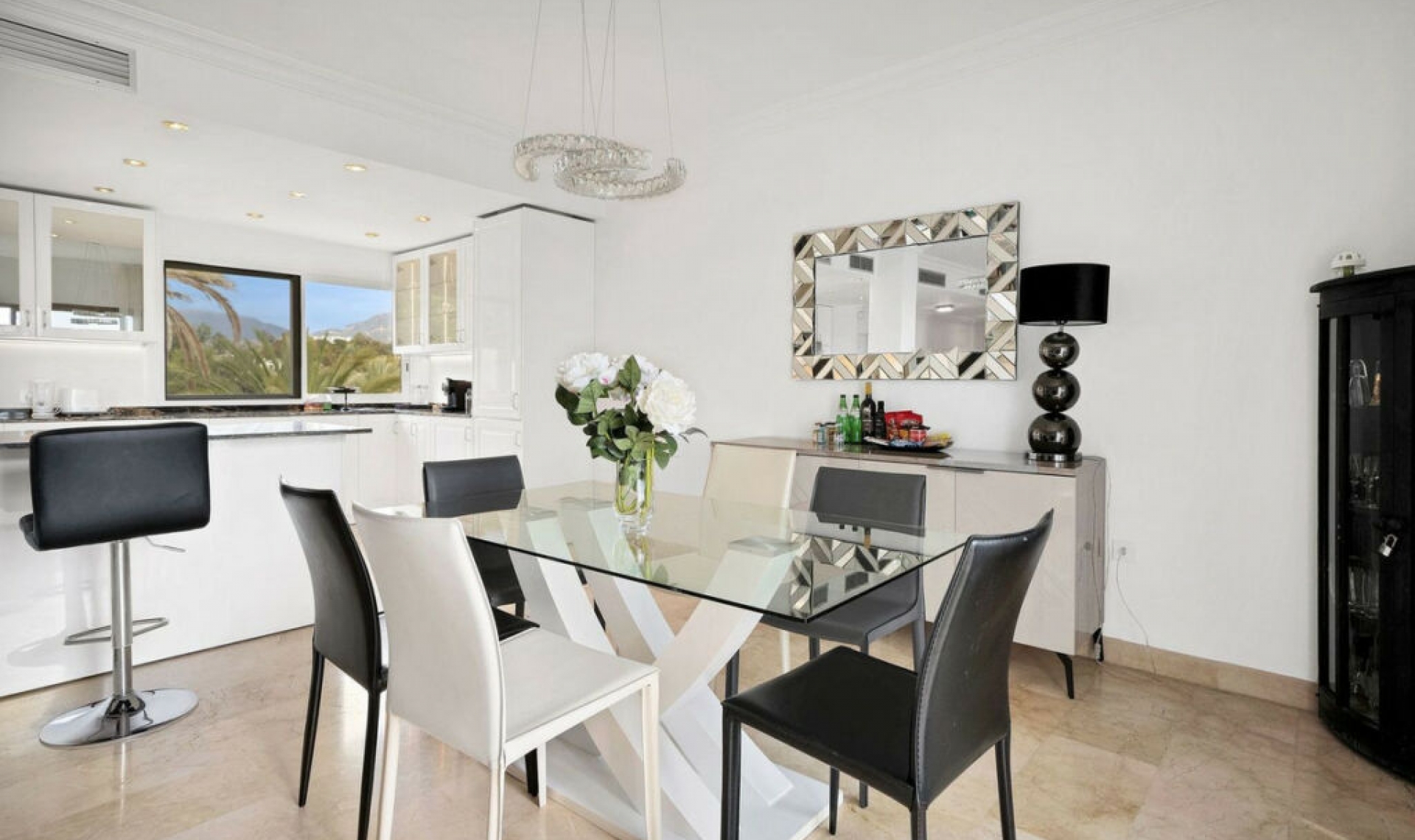 Resale - Apartment -
Marbella