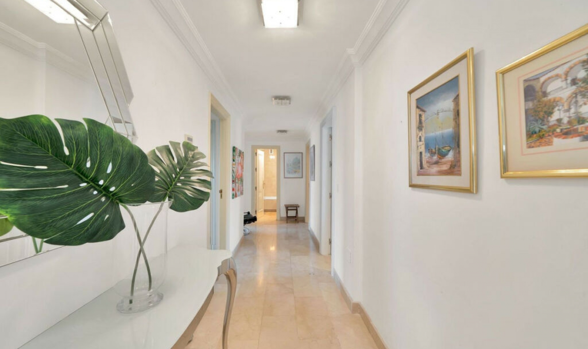 Resale - Apartment -
Marbella