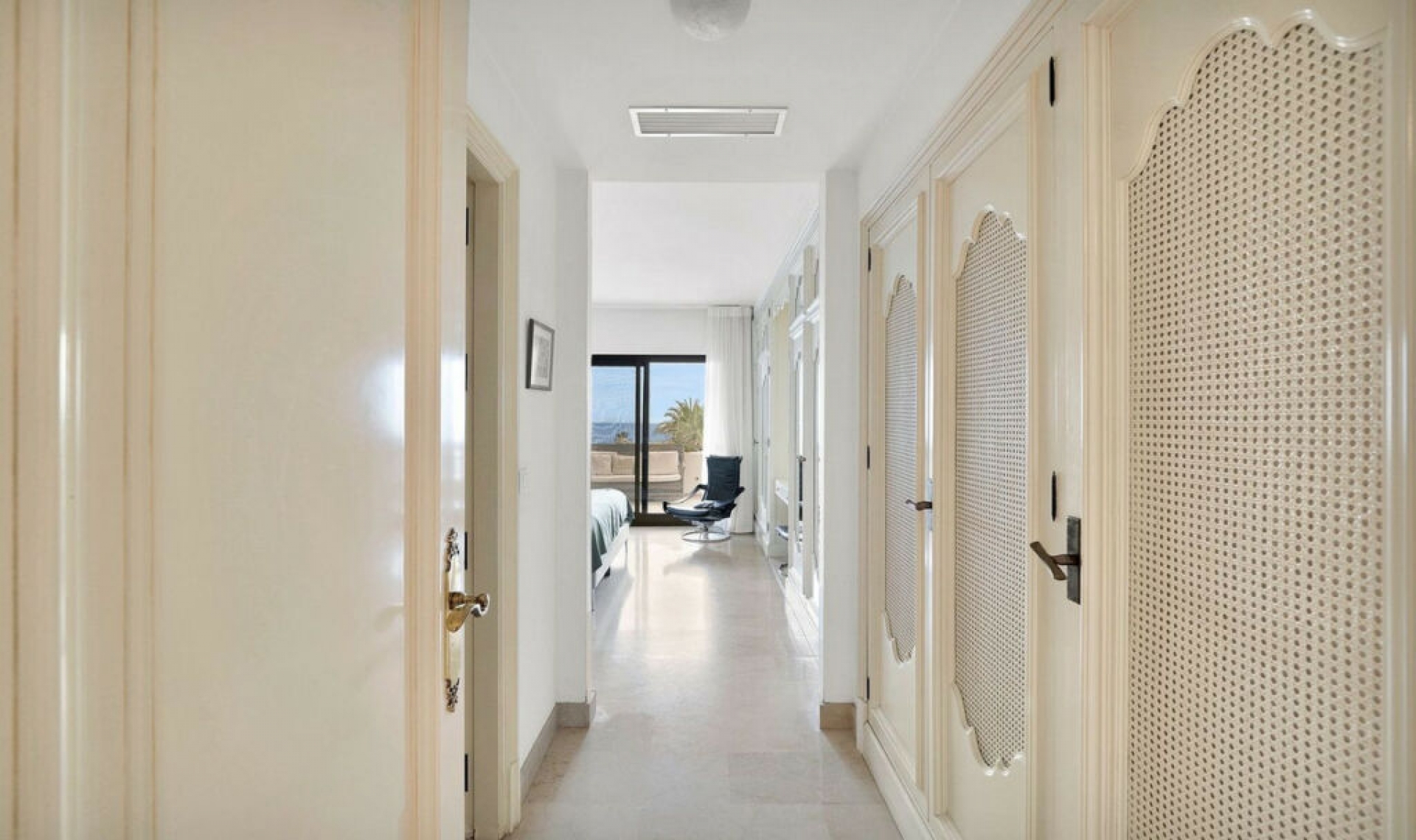 Resale - Apartment -
Marbella