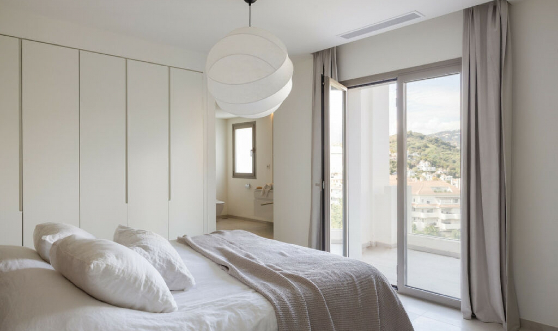 Resale - Apartment -
Marbella
