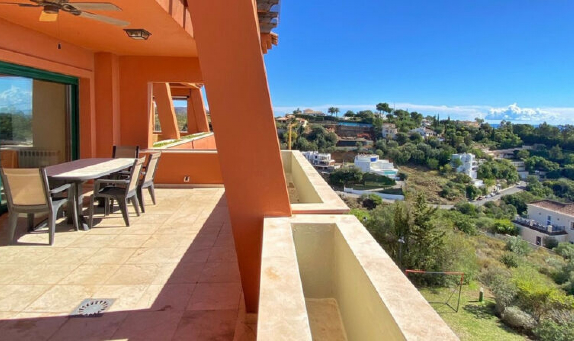 Resale - Apartment -
Marbella