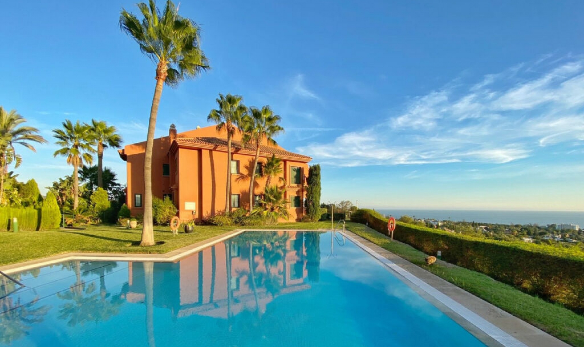 Resale - Apartment -
Marbella