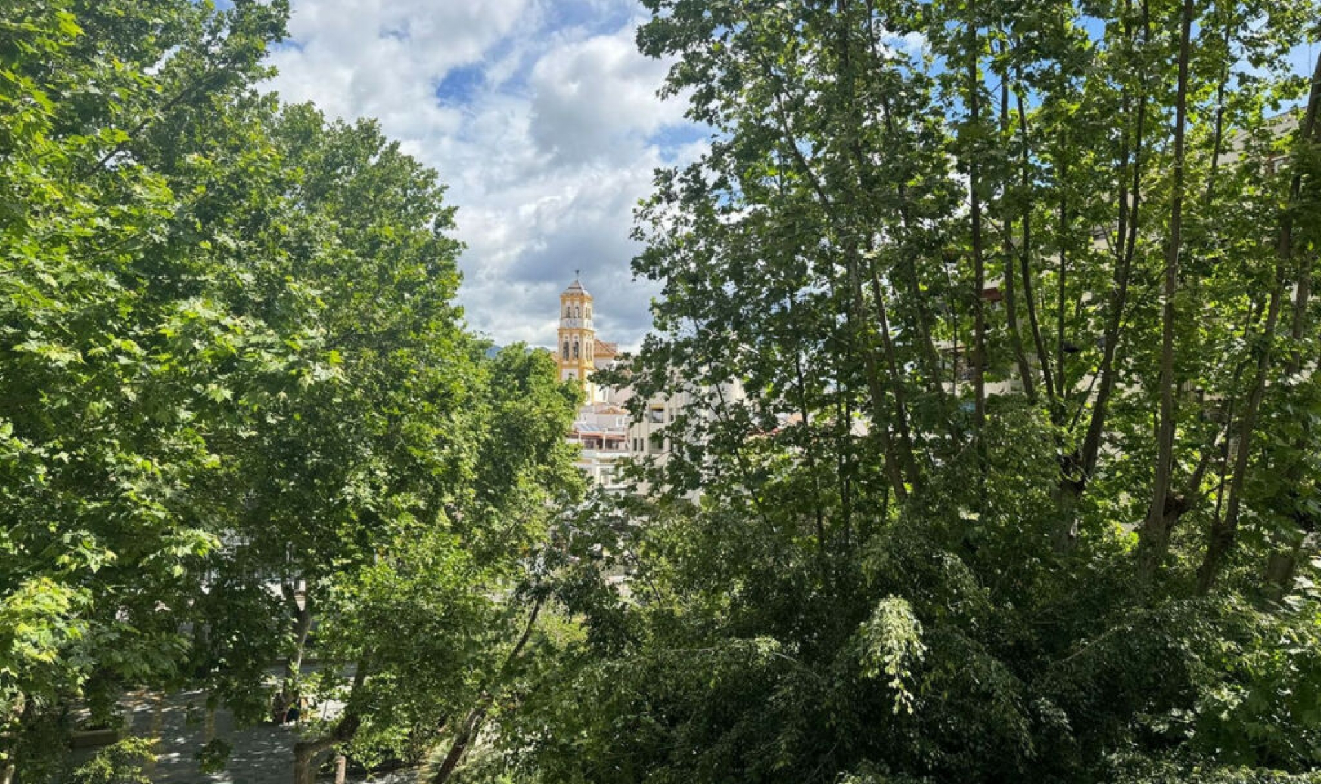 Resale - Apartment -
Marbella