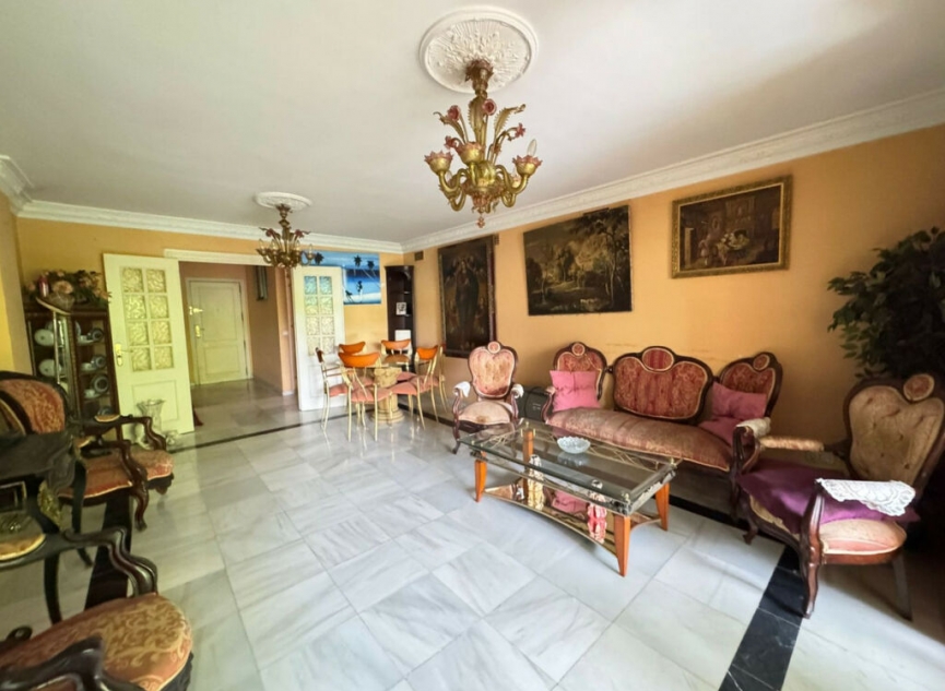 Resale - Apartment -
Marbella
