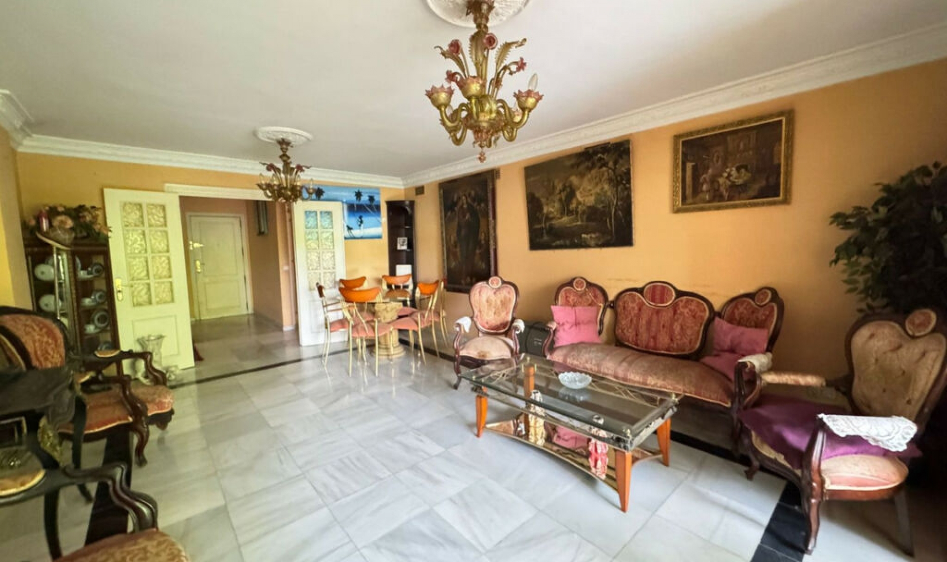 Resale - Apartment -
Marbella