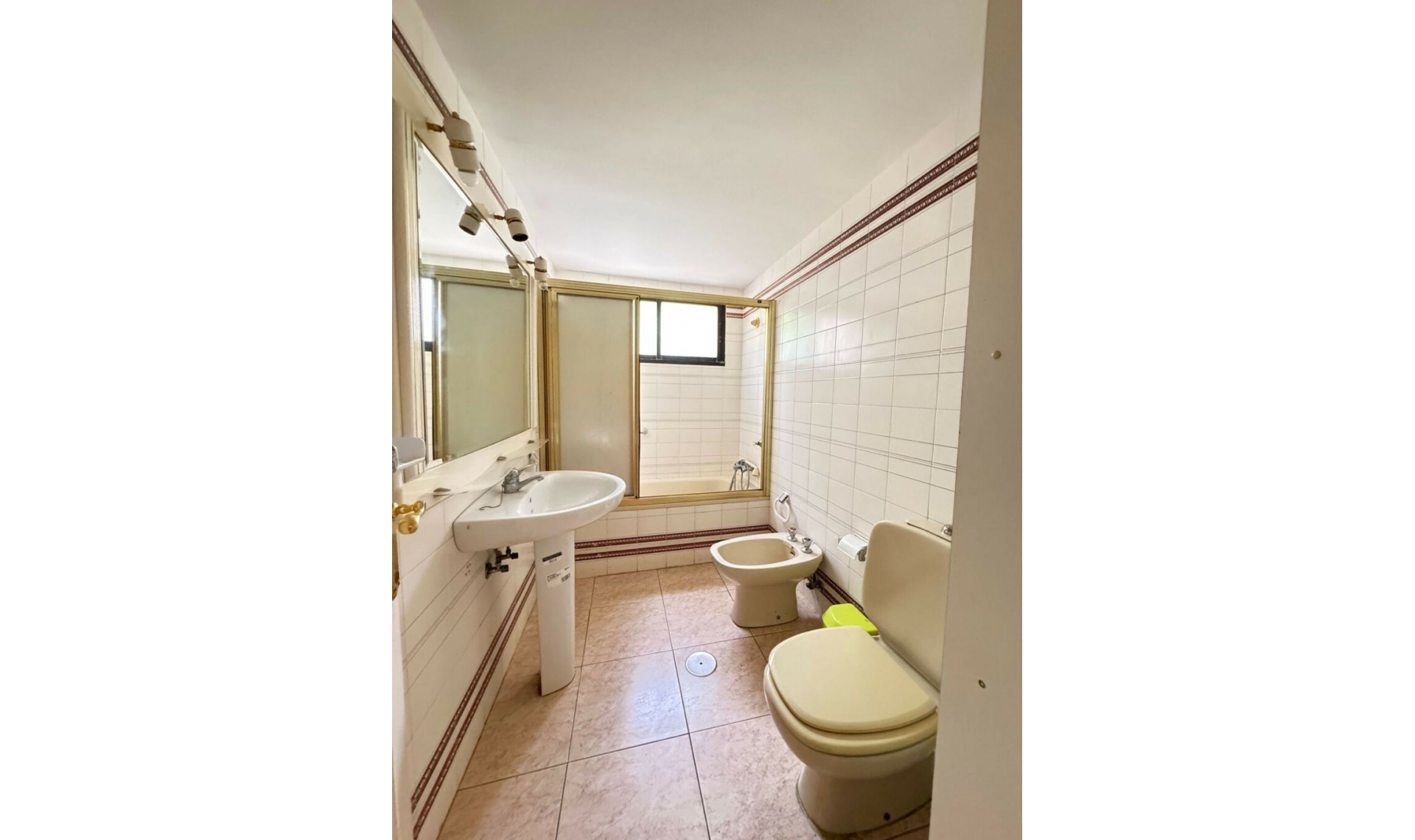 Resale - Apartment -
Marbella