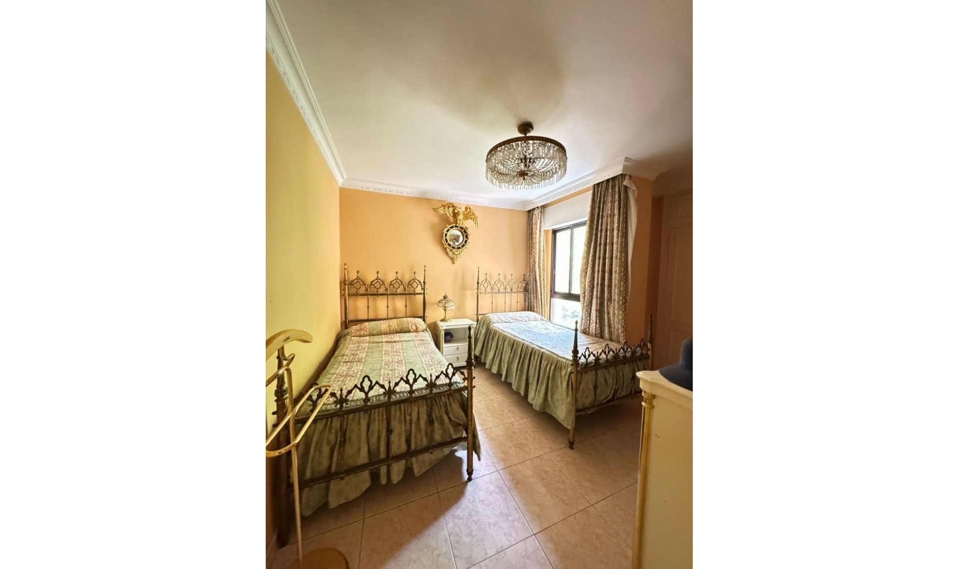 Resale - Apartment -
Marbella