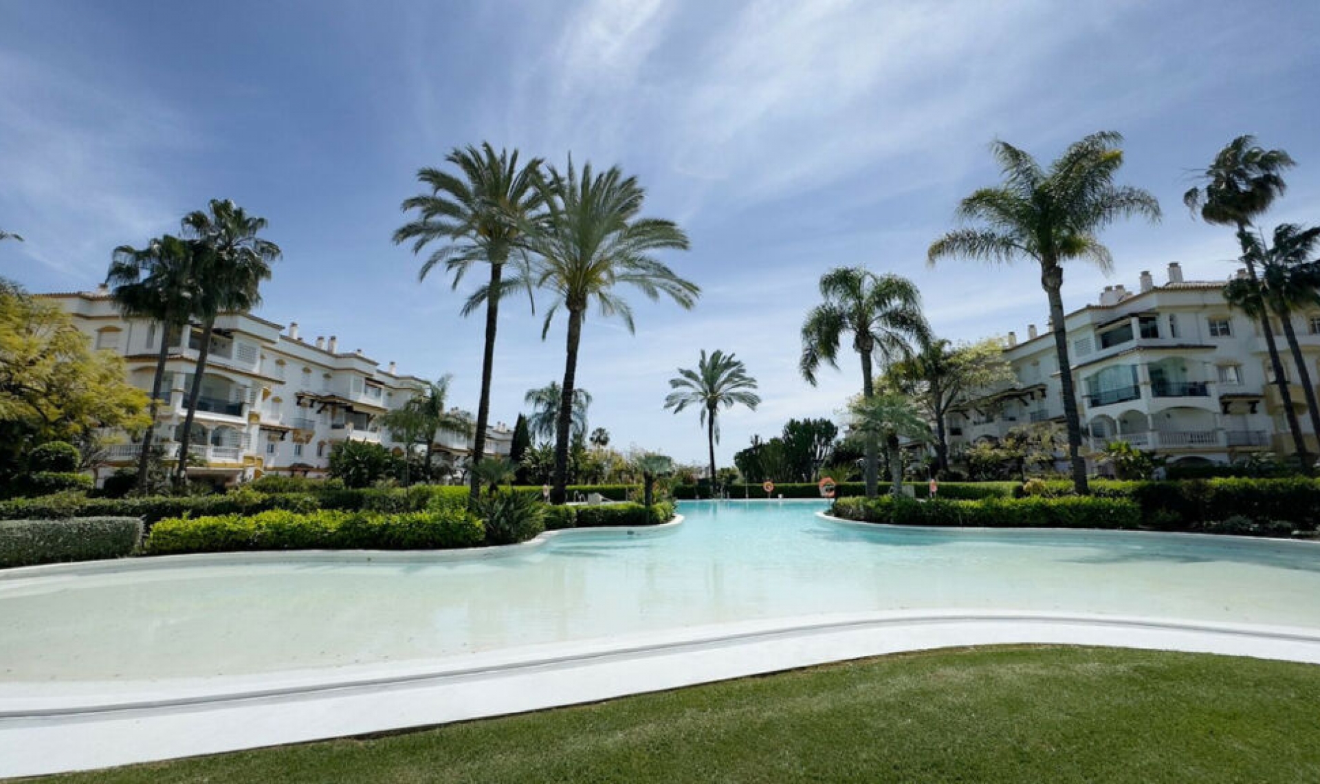 Resale - Apartment -
Marbella