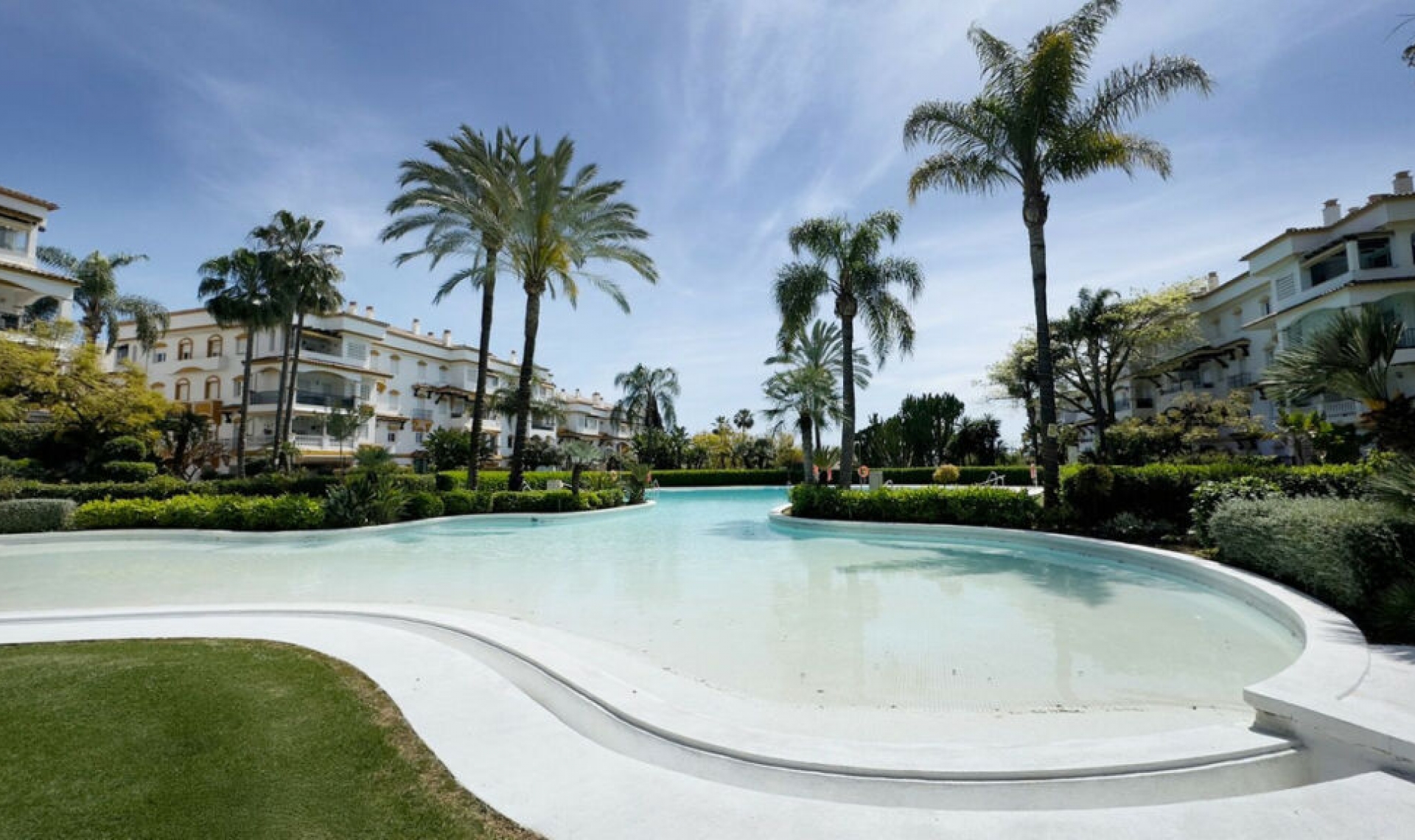 Resale - Apartment -
Marbella