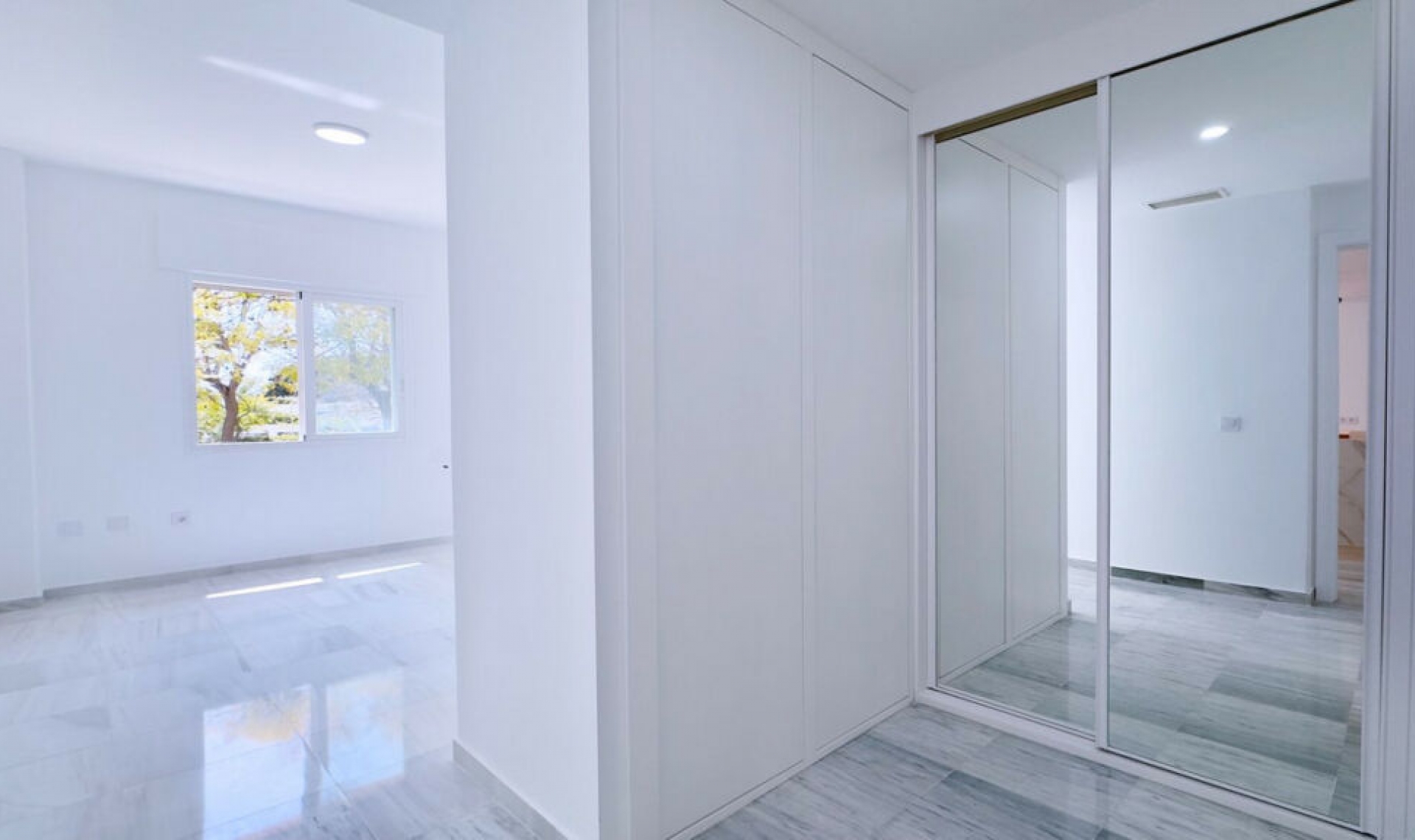 Resale - Apartment -
Marbella