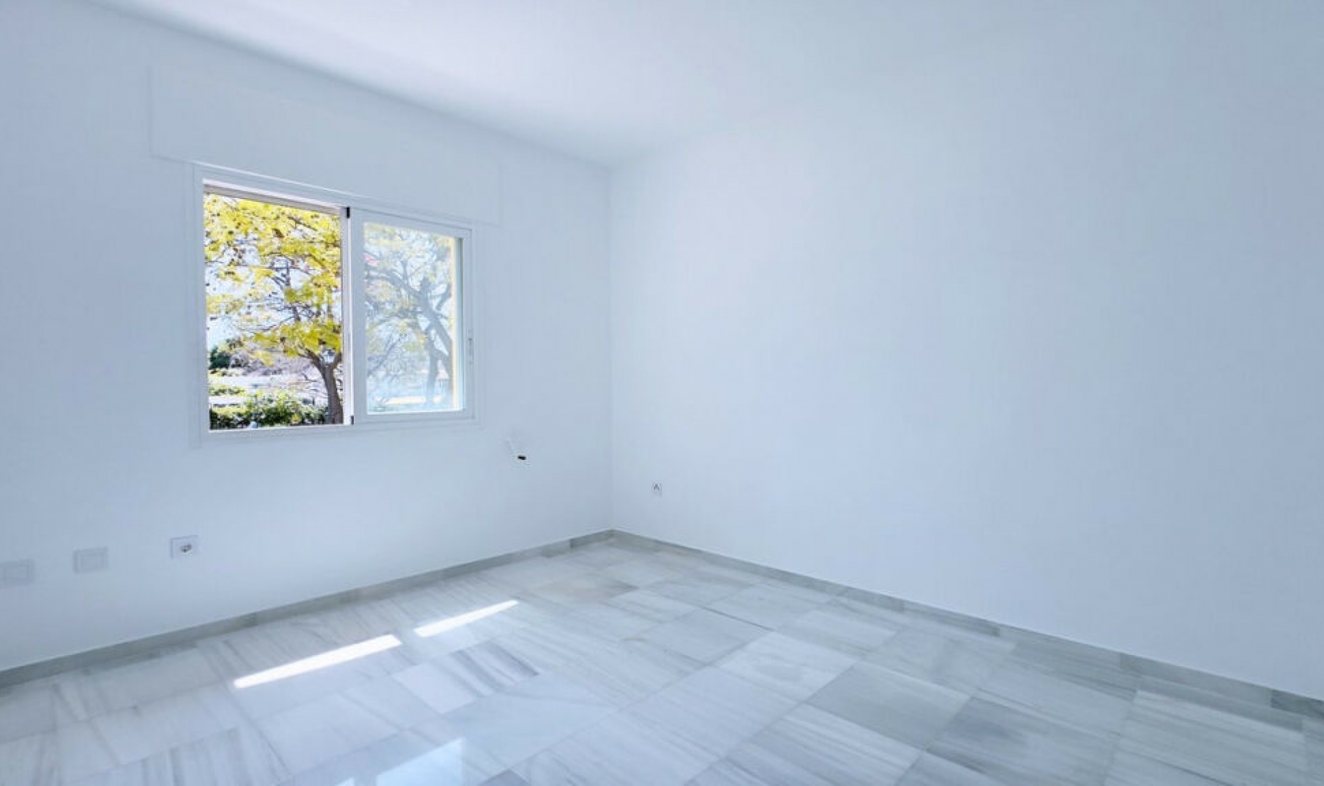 Resale - Apartment -
Marbella