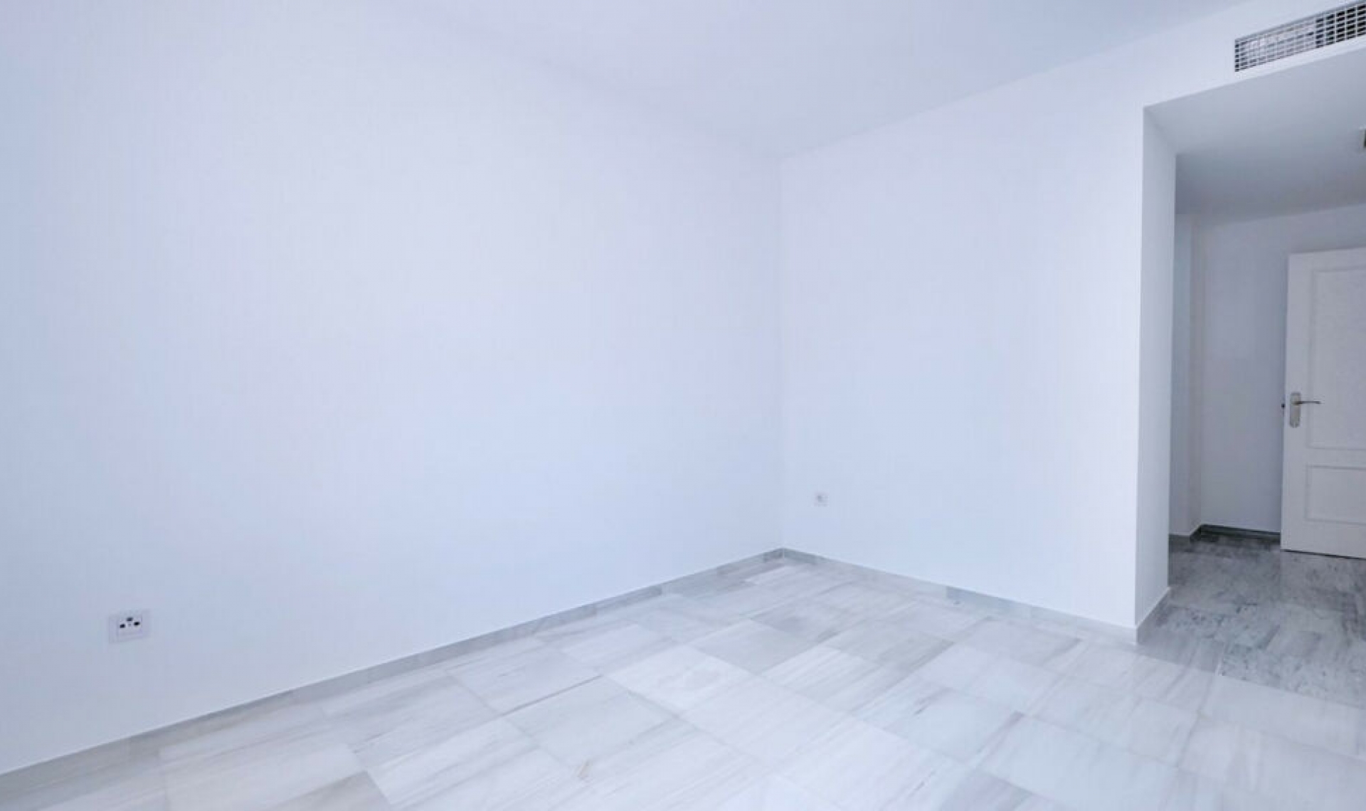 Resale - Apartment -
Marbella